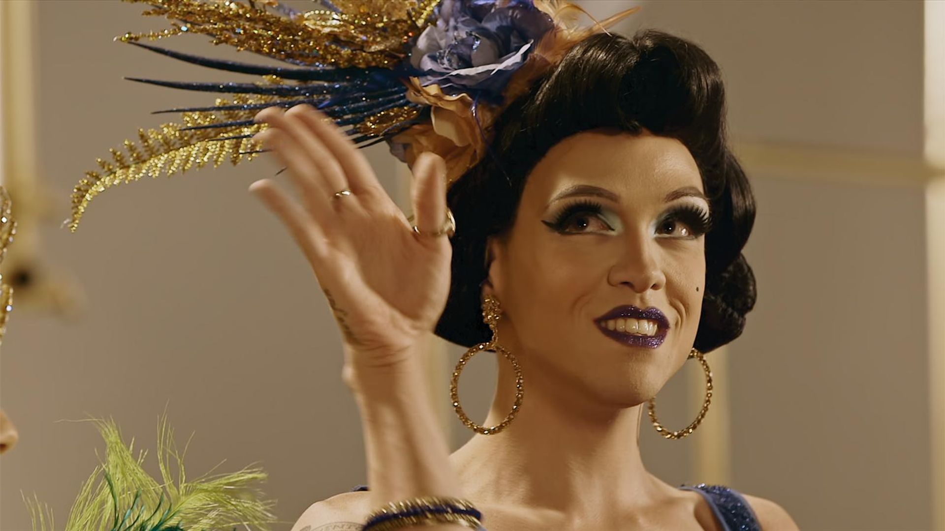 Drag Me as a Queen background