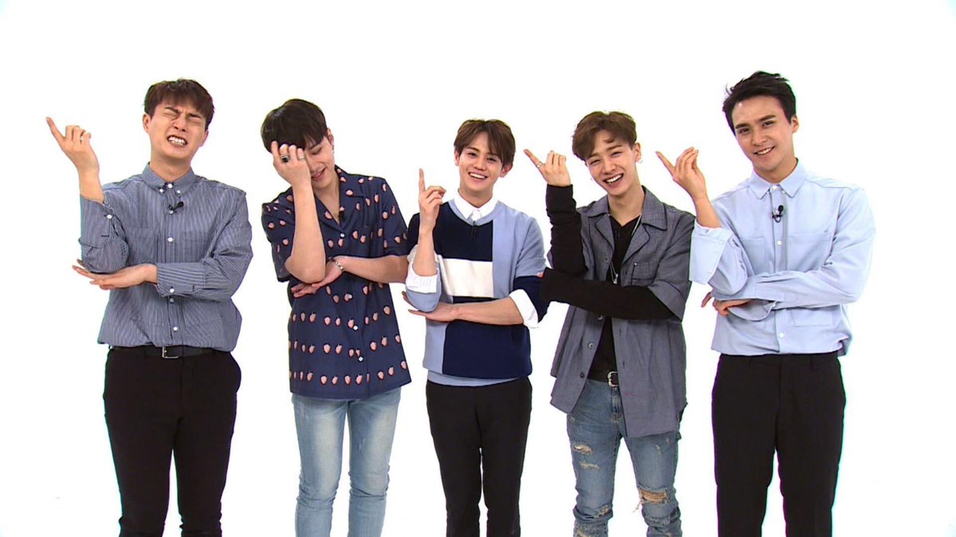 Weekly Idol background