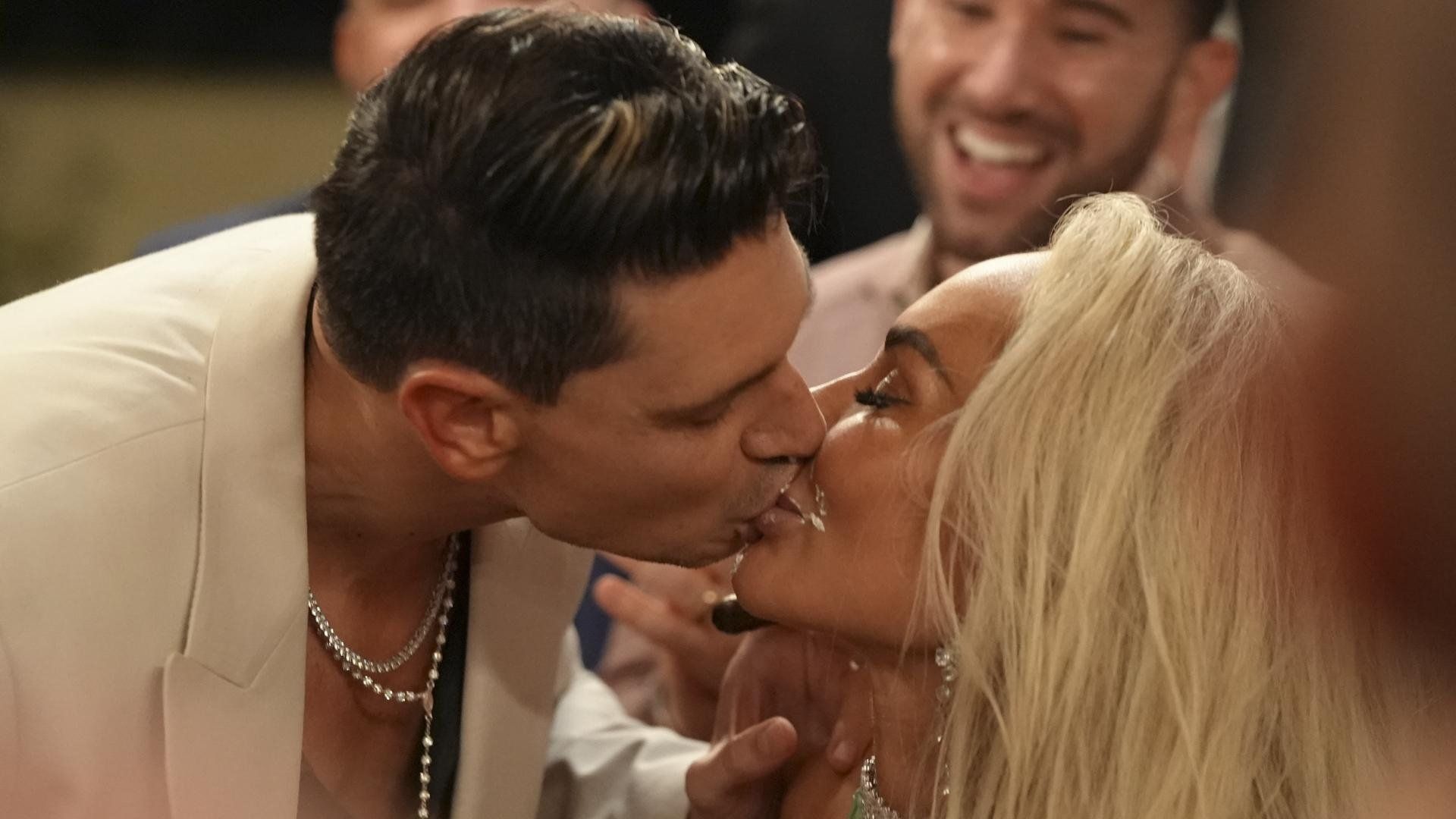 90 Day Fiancé: Happily Ever After? background