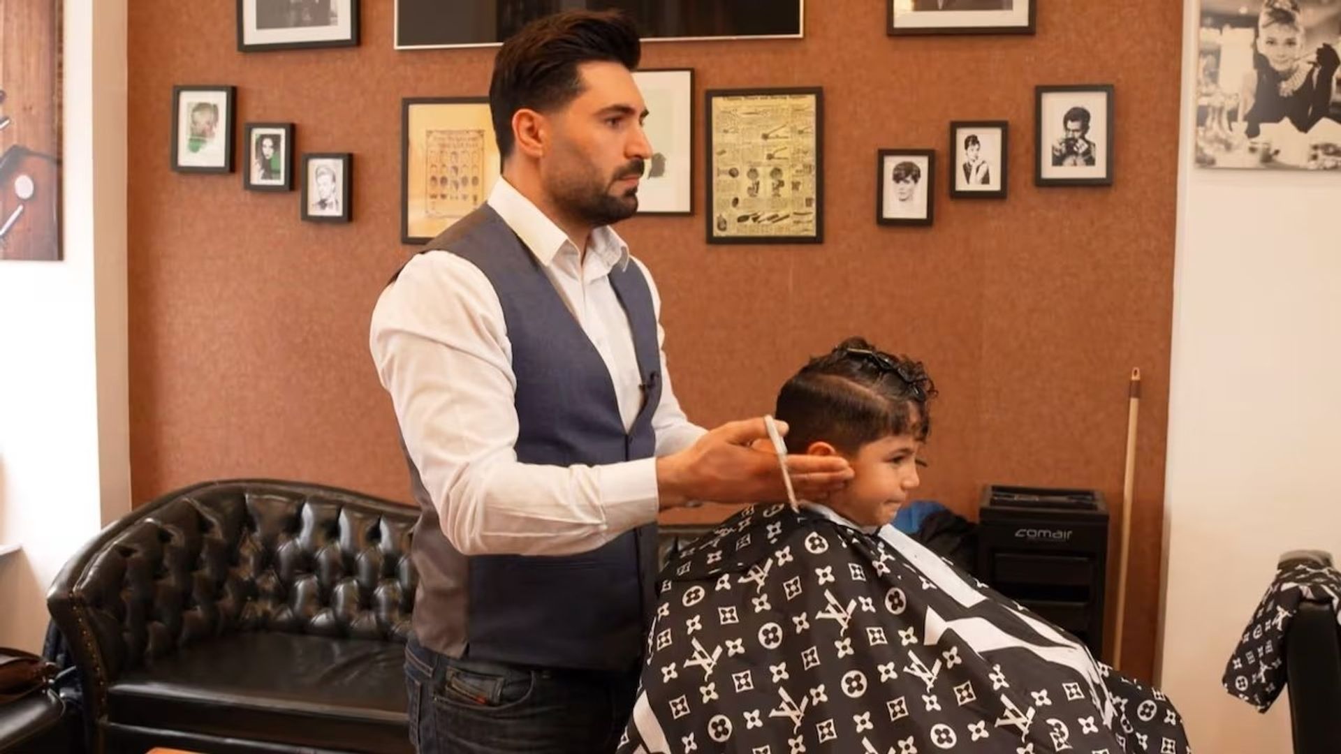 Die Sendung mit dem Elefanten background