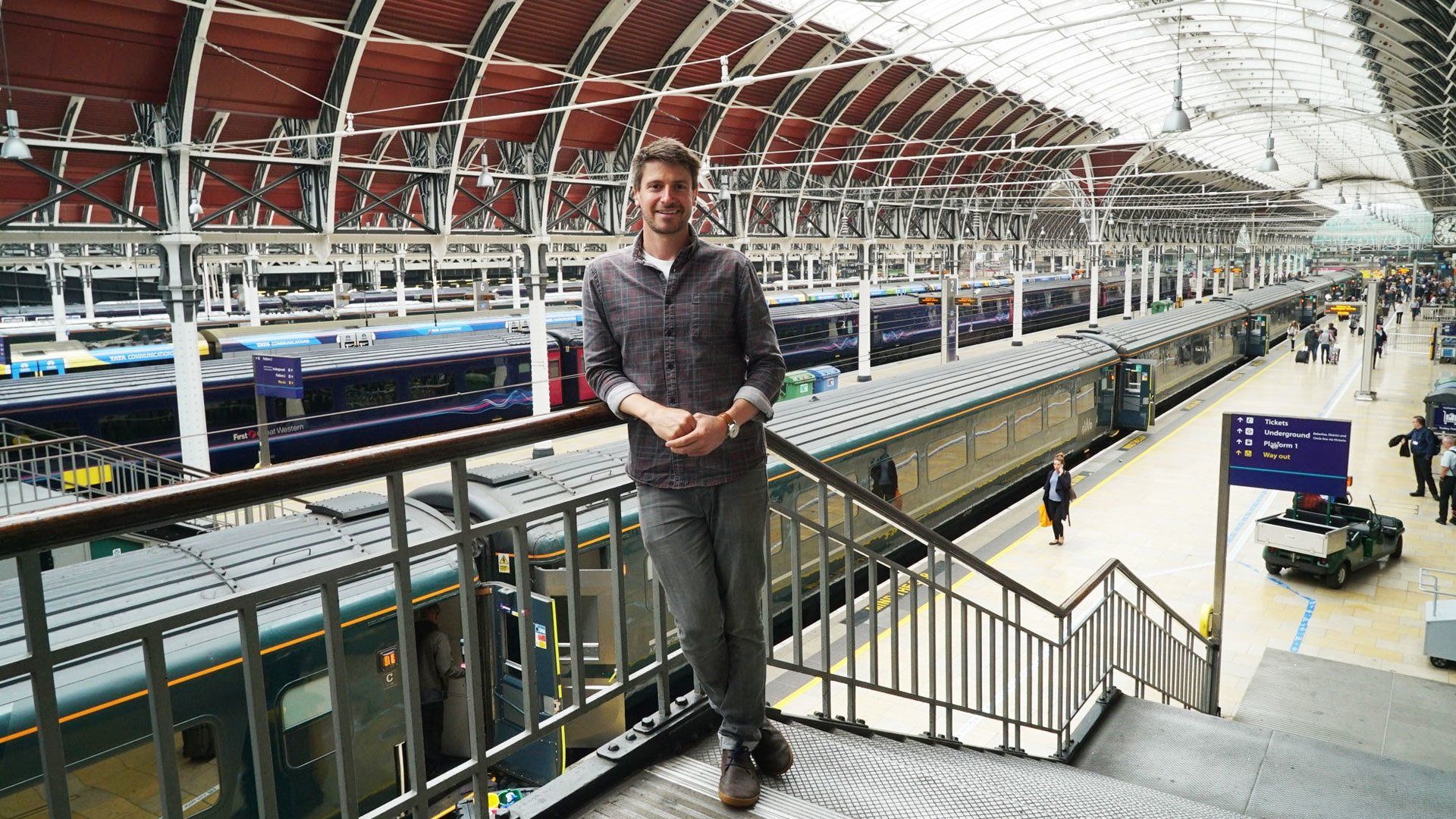 London: 2000 Years of History background