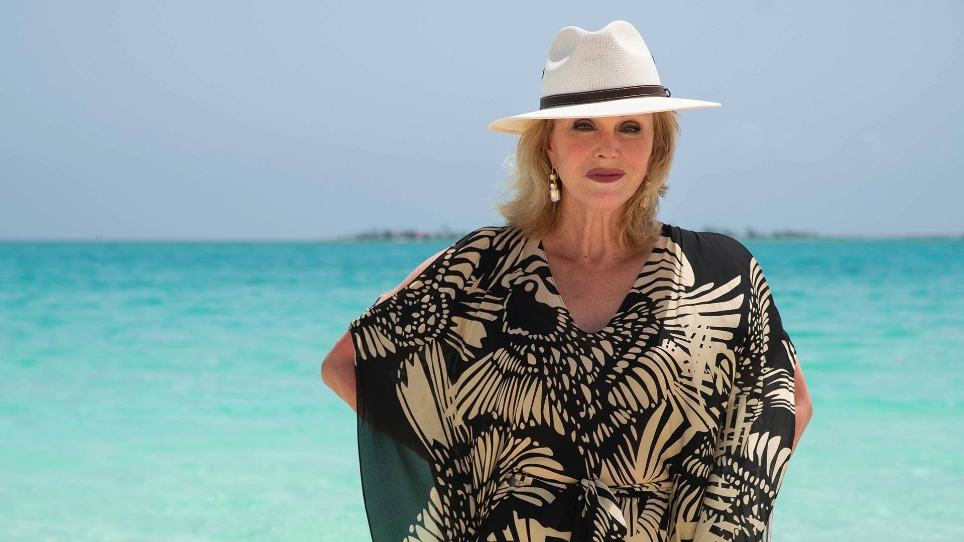 Joanna Lumley's Hidden Caribbean: Havana to Haiti background