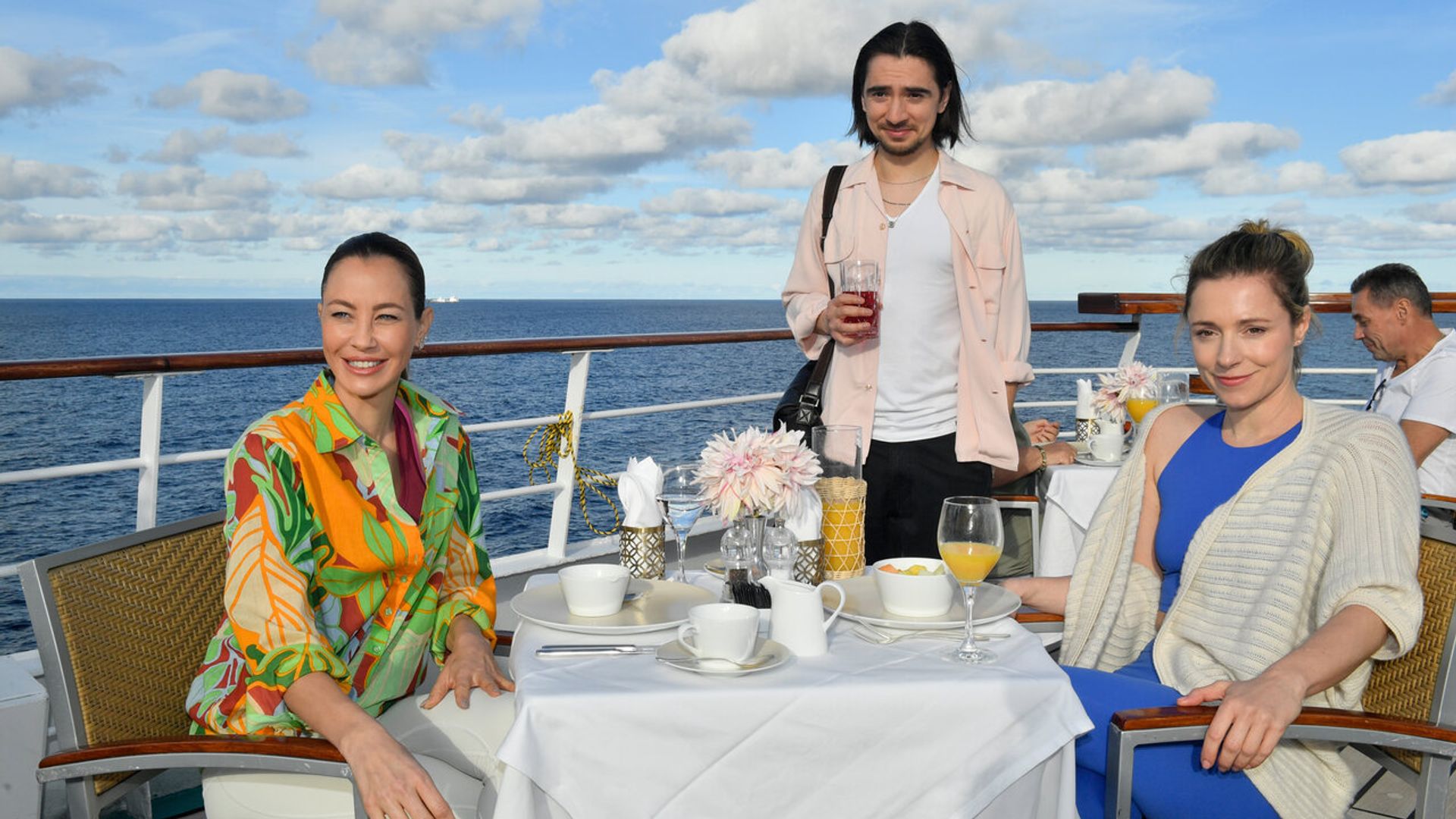 Das Traumschiff background