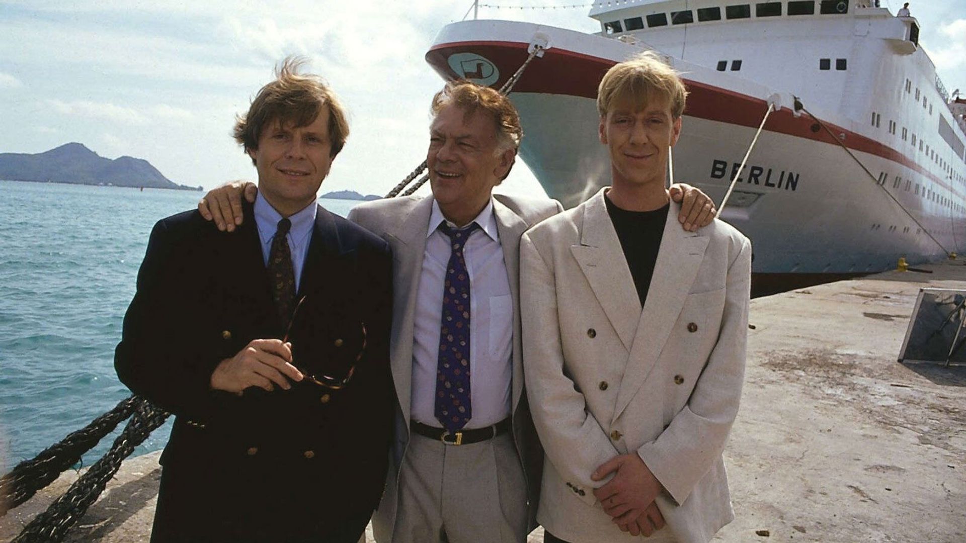 Das Traumschiff background