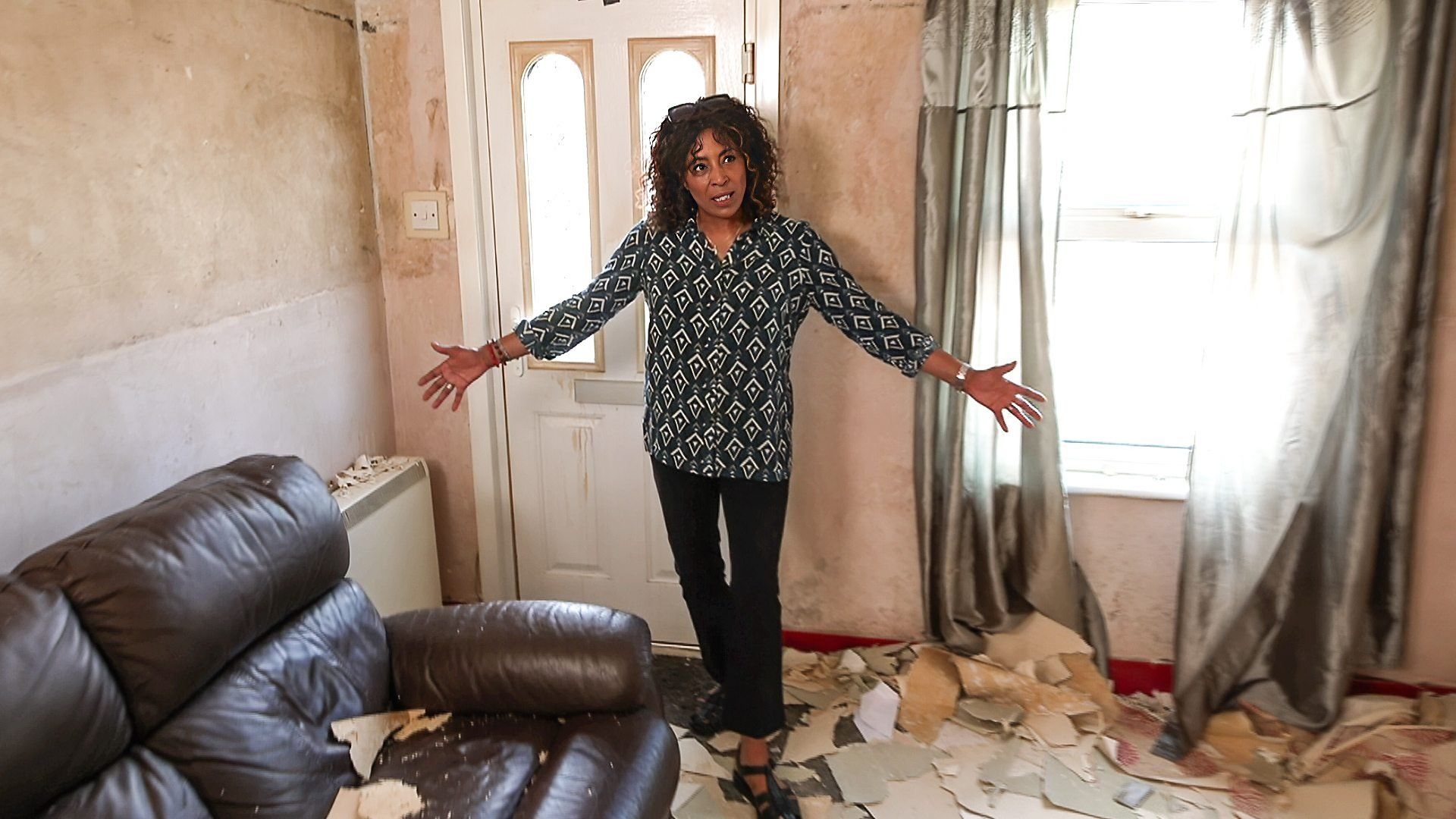 Homes Under the Hammer background