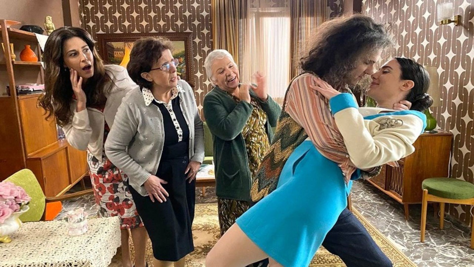 Ta kalytera mas hronia background