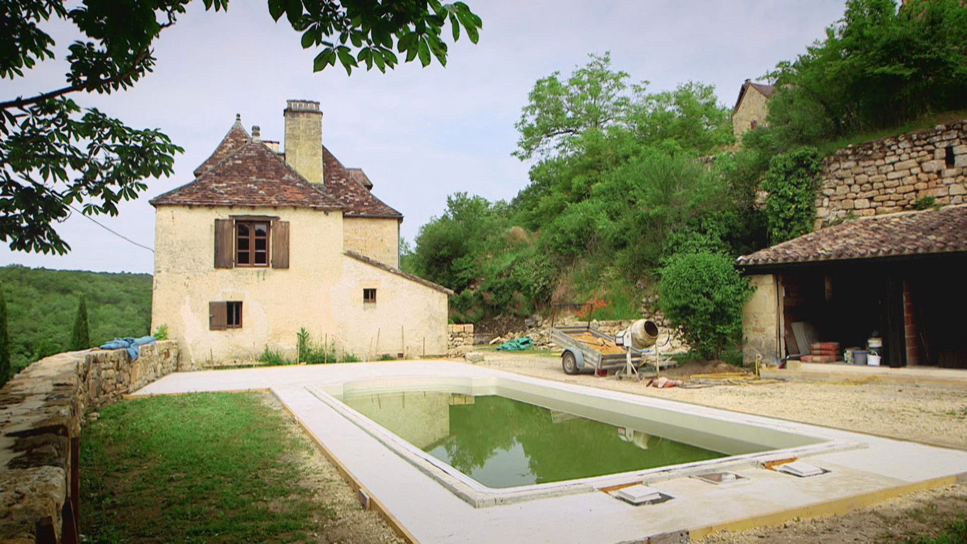 Escape to the Chateau DIY background