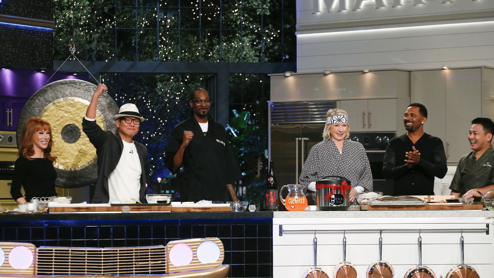 Martha & Snoop's Potluck Party Challenge background