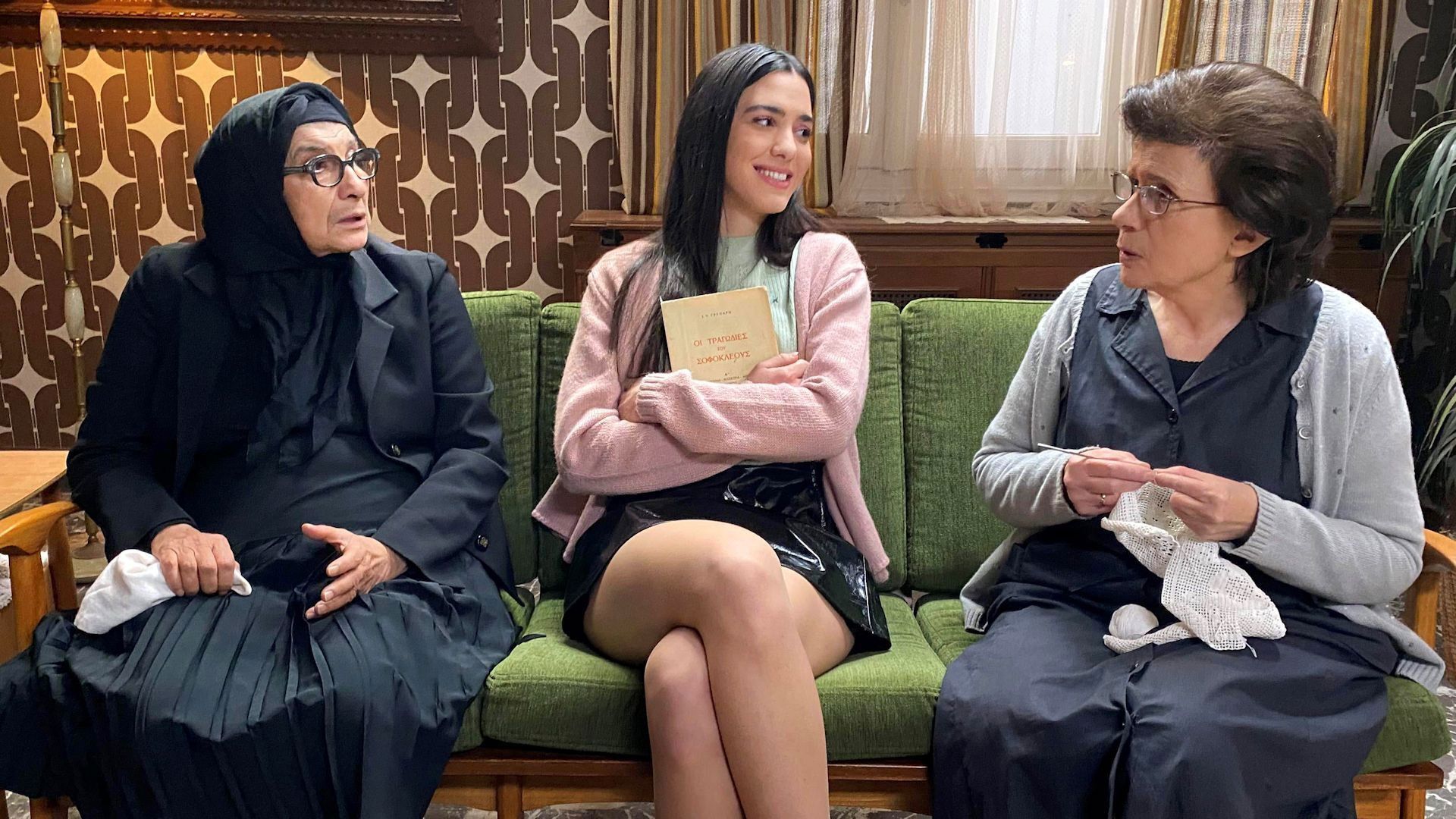 Ta kalytera mas hronia background