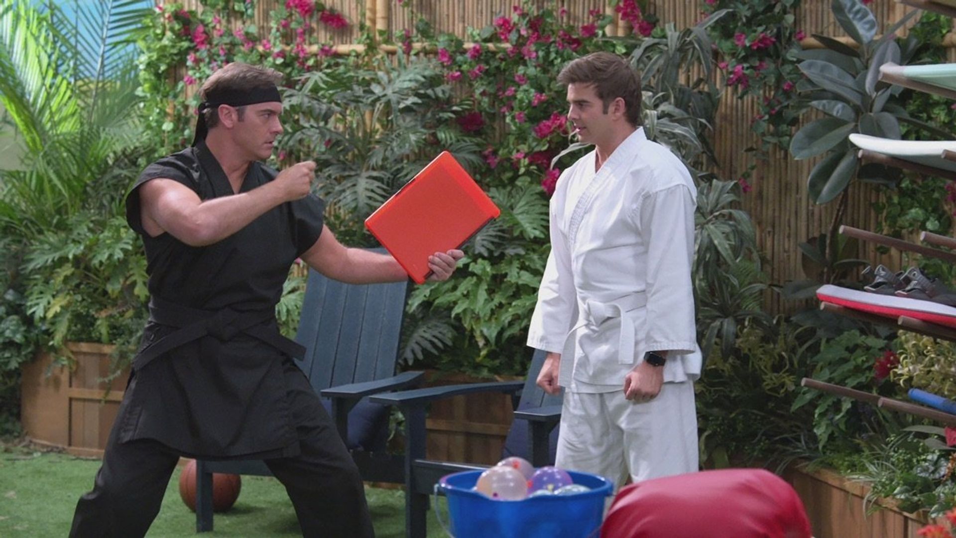 The Thundermans: Undercover background