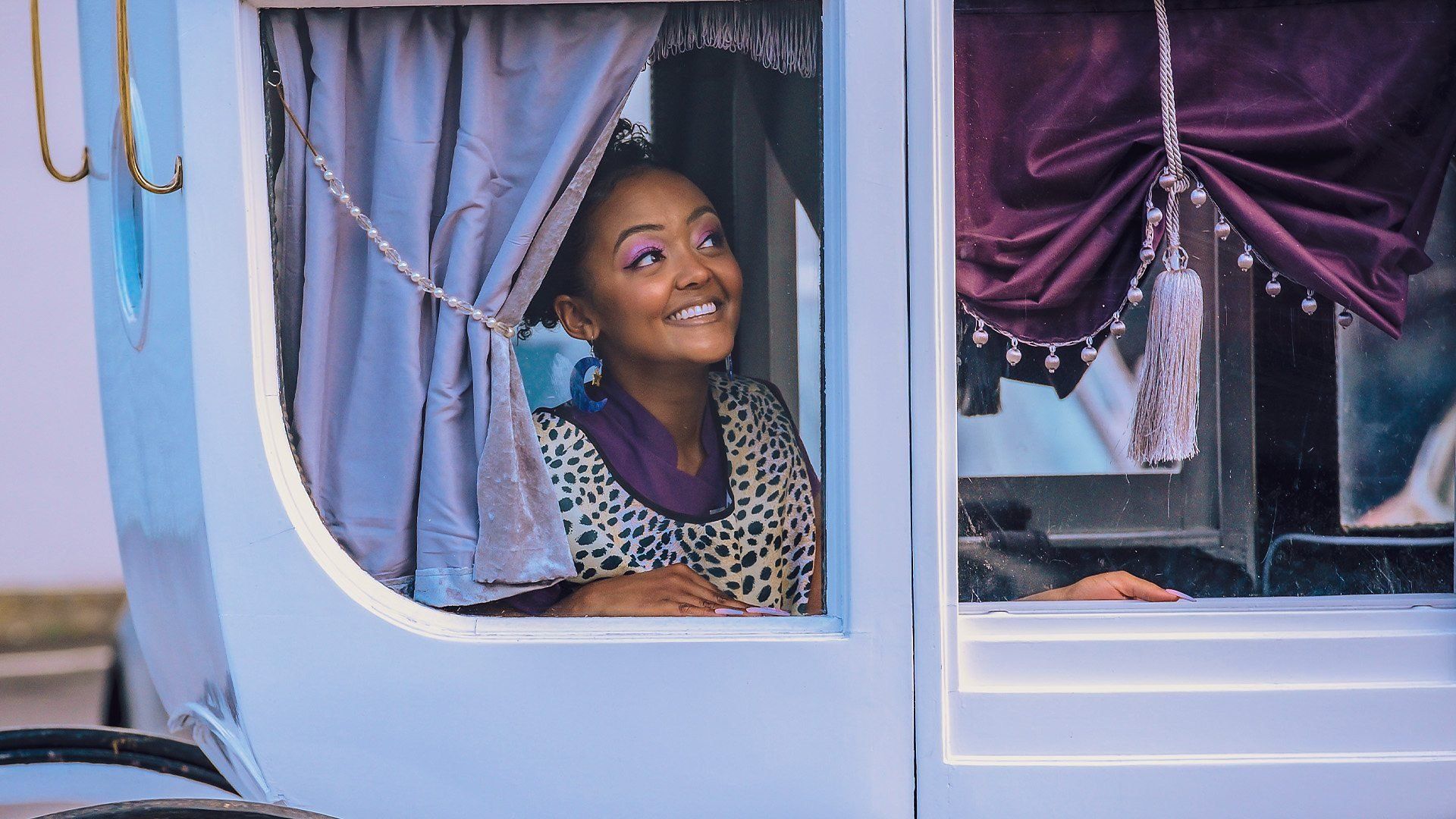 Smoggie Queens background