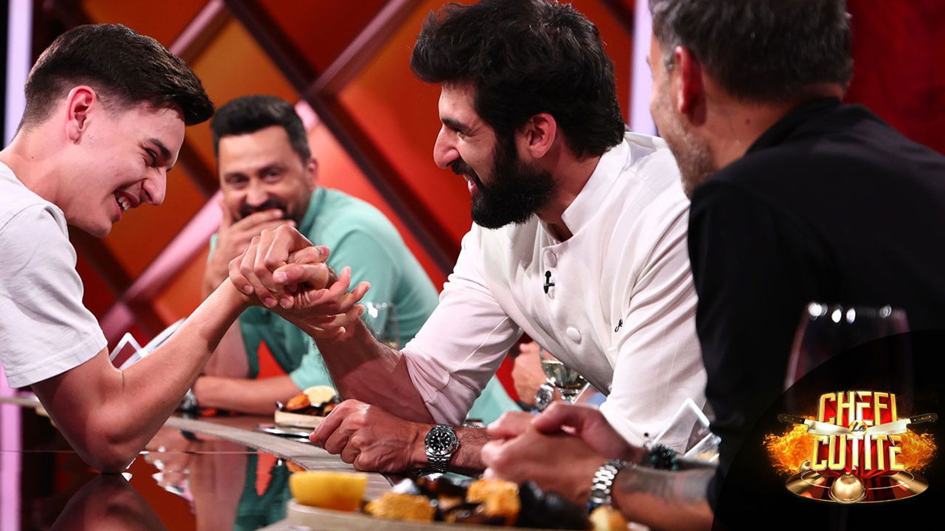 Chefi la Cutite background