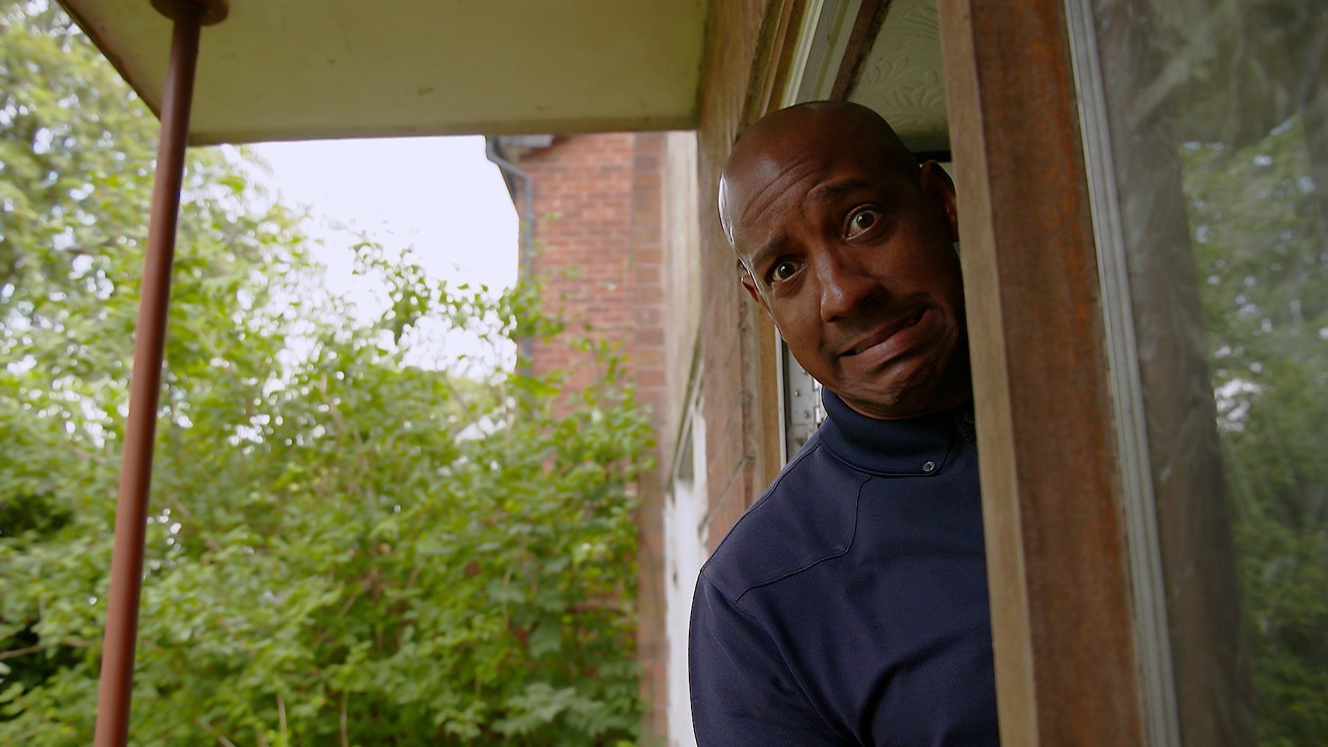 Homes Under the Hammer background