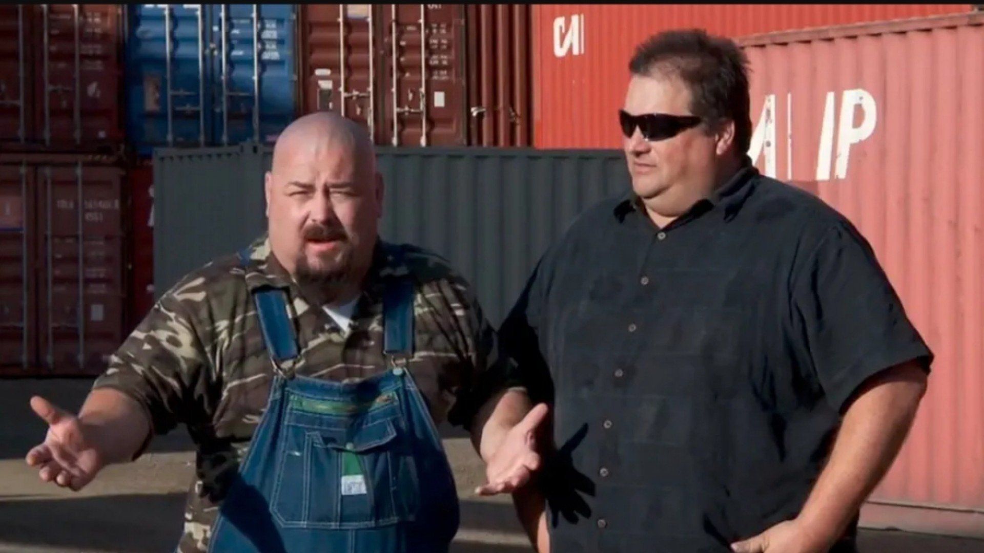 Storage Hunters background