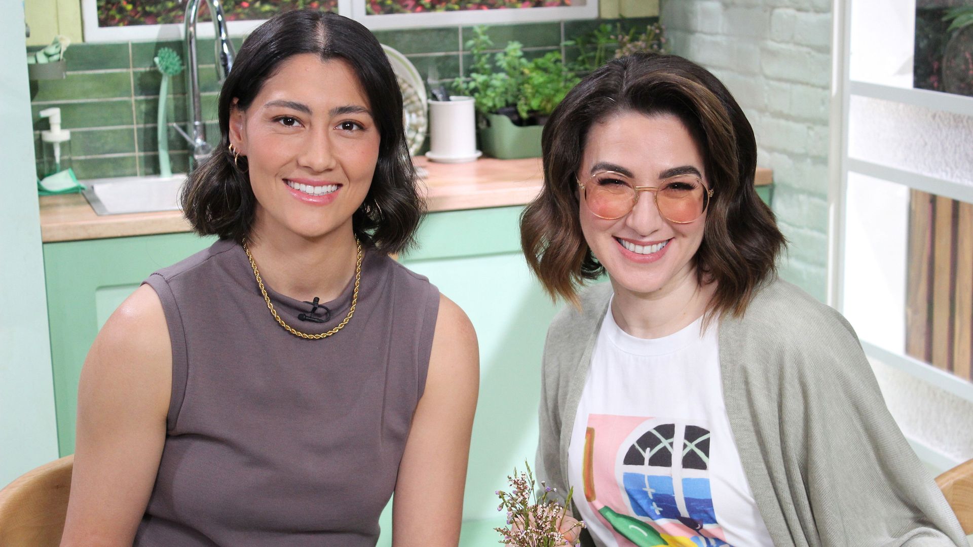 A Bite to Eat with Alice background