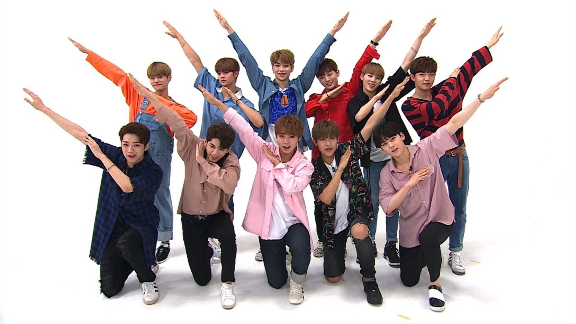 Weekly Idol background