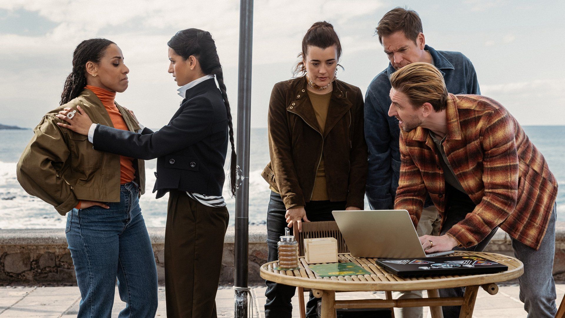 NCIS: Tony & Ziva background