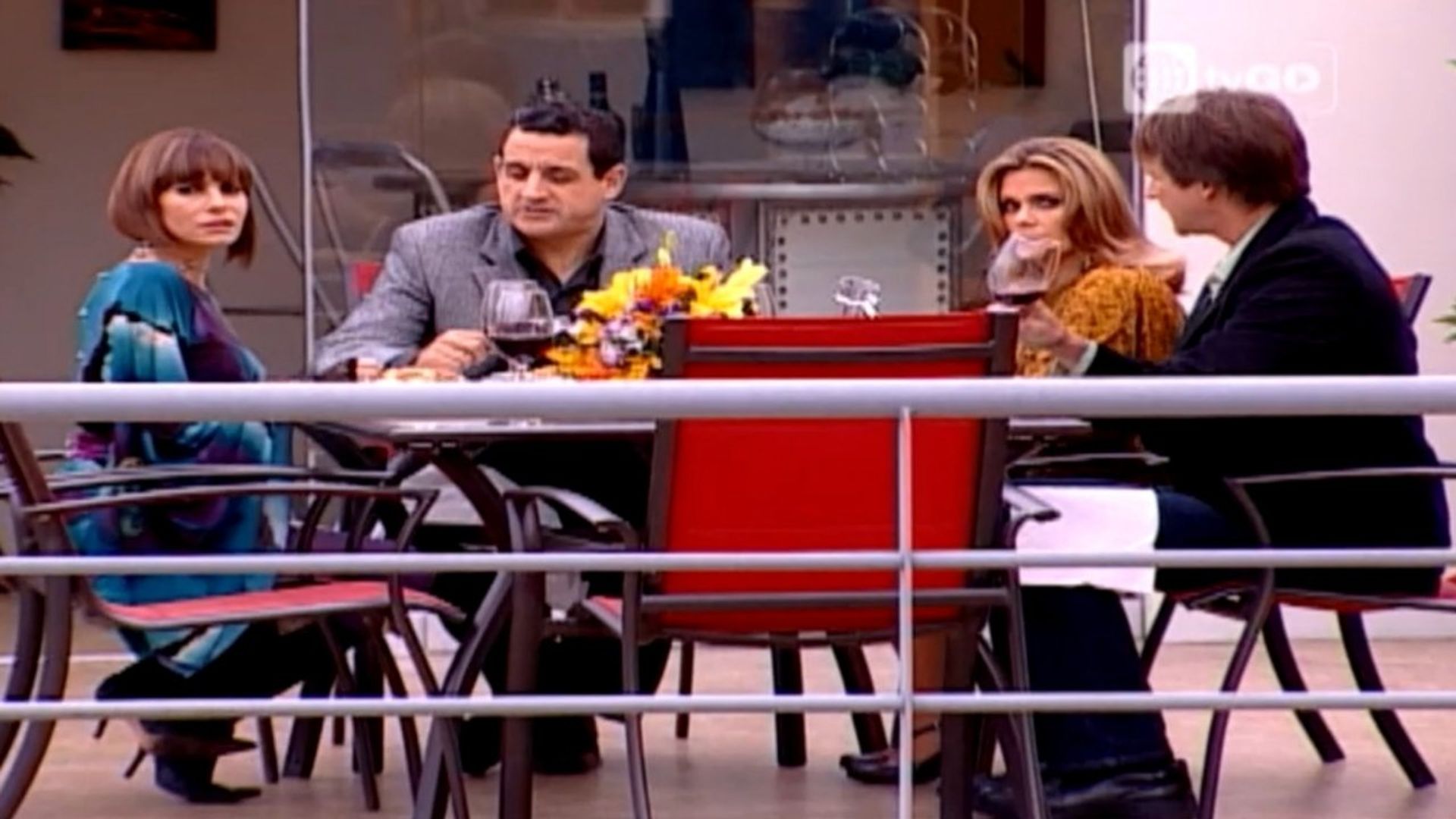 Al fondo hay sitio background