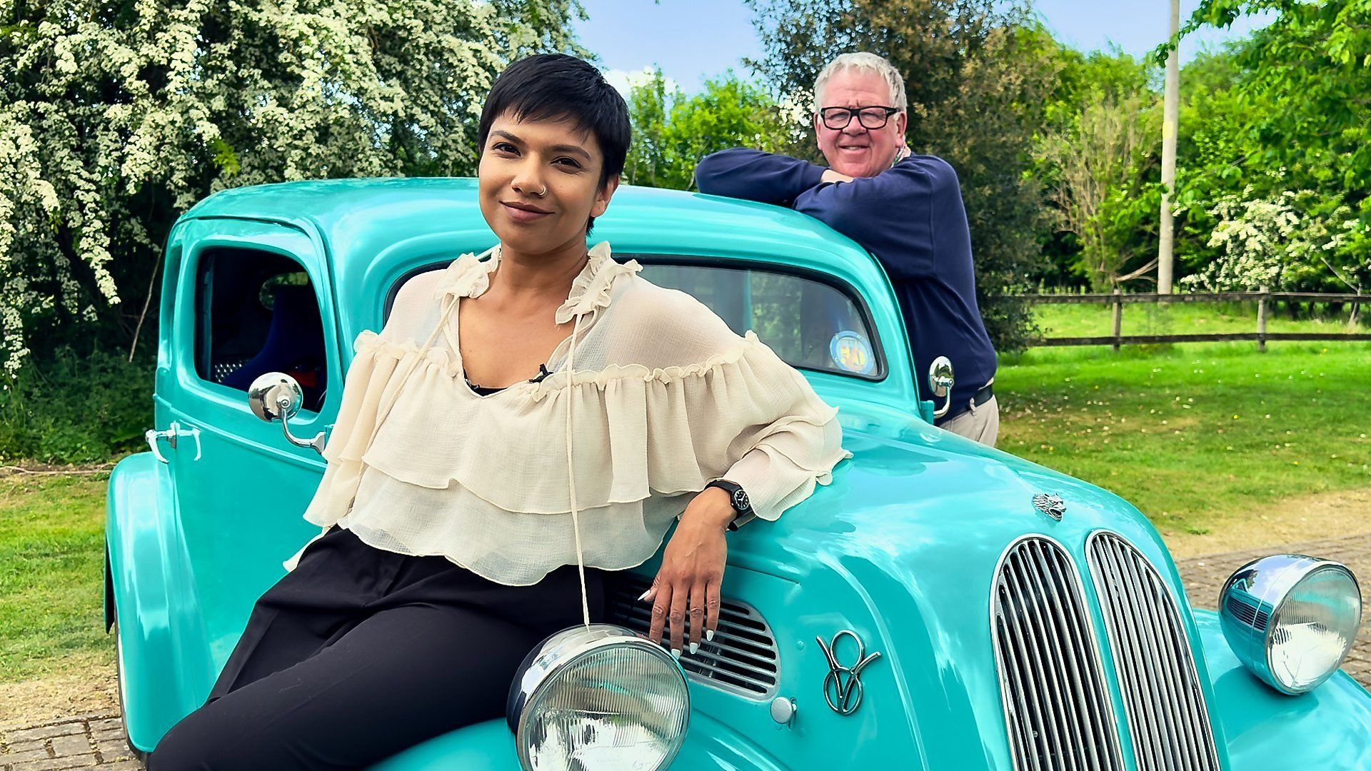 Antiques Road Trip background