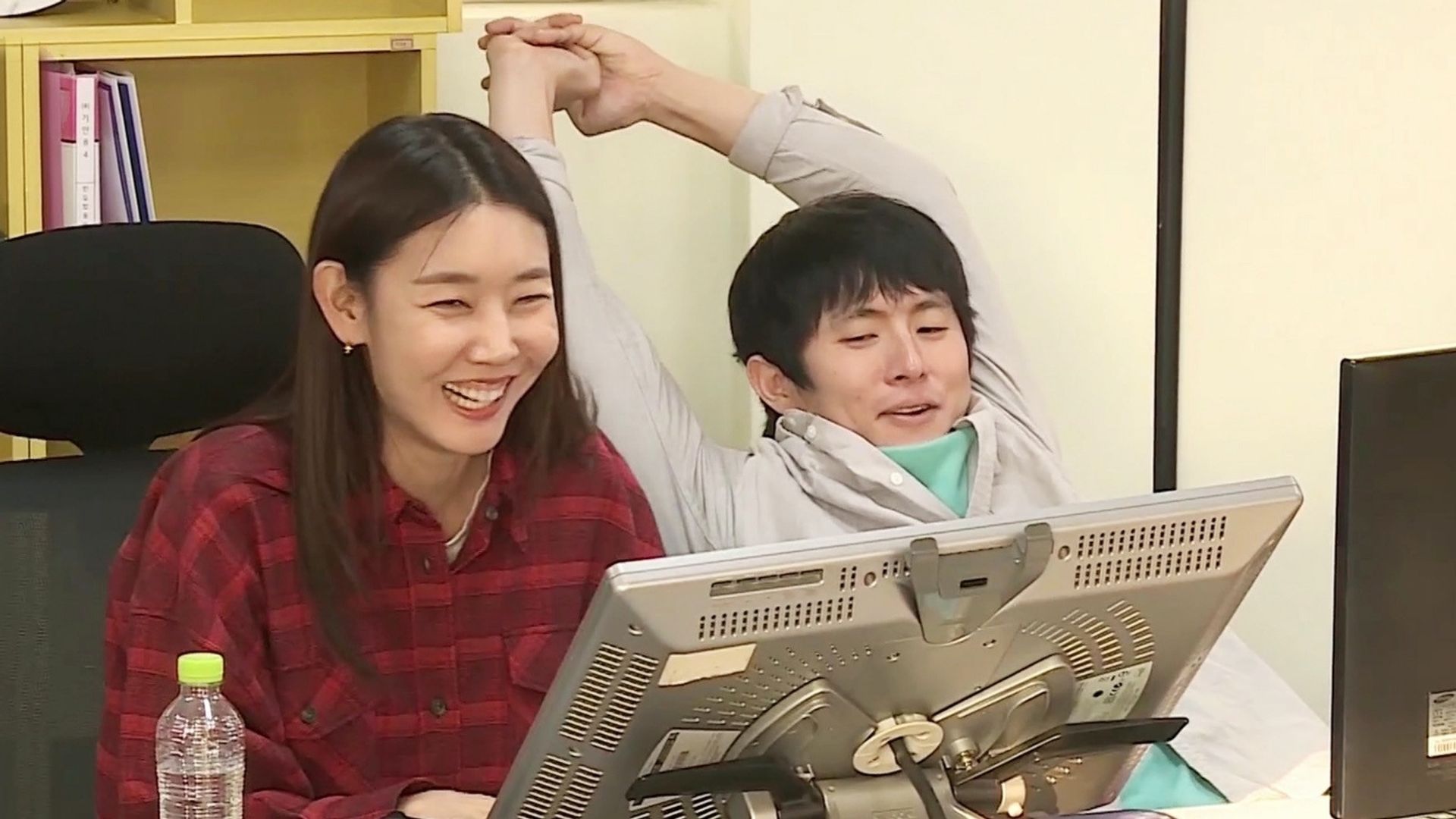 I Live Alone background