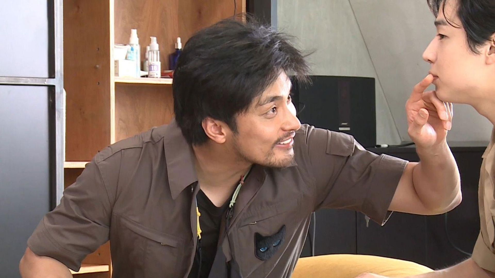 I Live Alone background