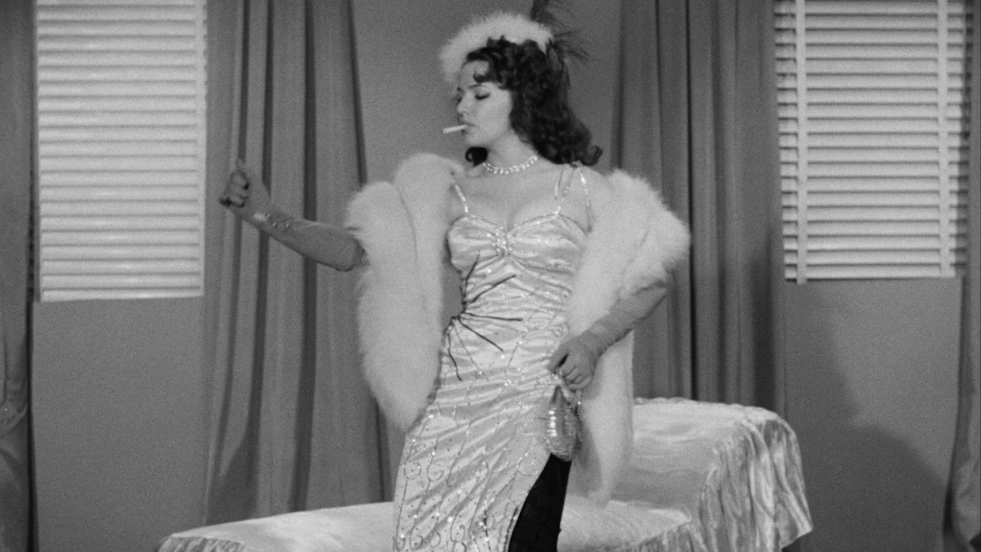 Buxom Beautease background