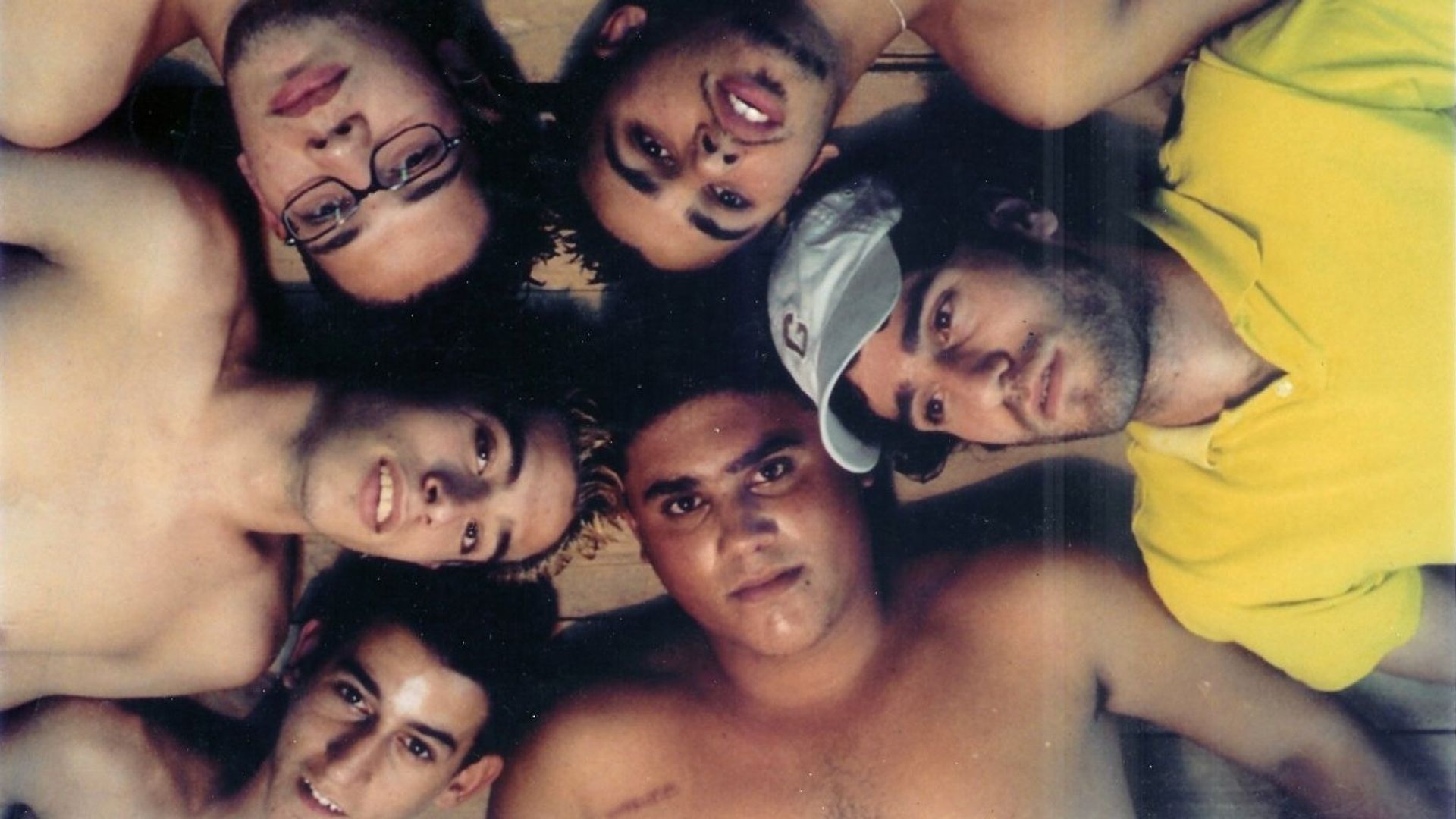 Tomer Ve-Hasrutim background