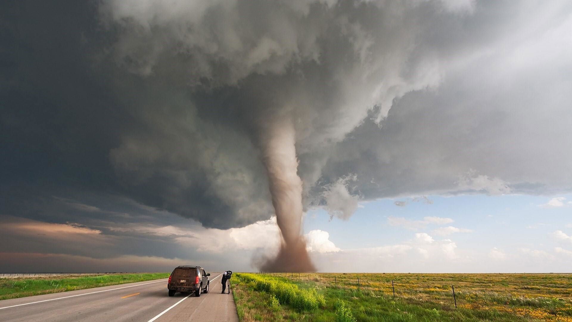 Weather Extreme: Tornado background