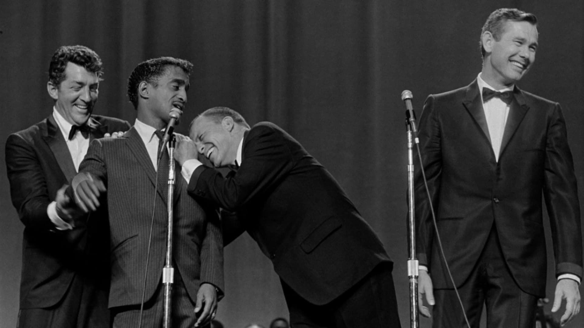 Live and Swingin': The Ultimate Rat Pack Collection background