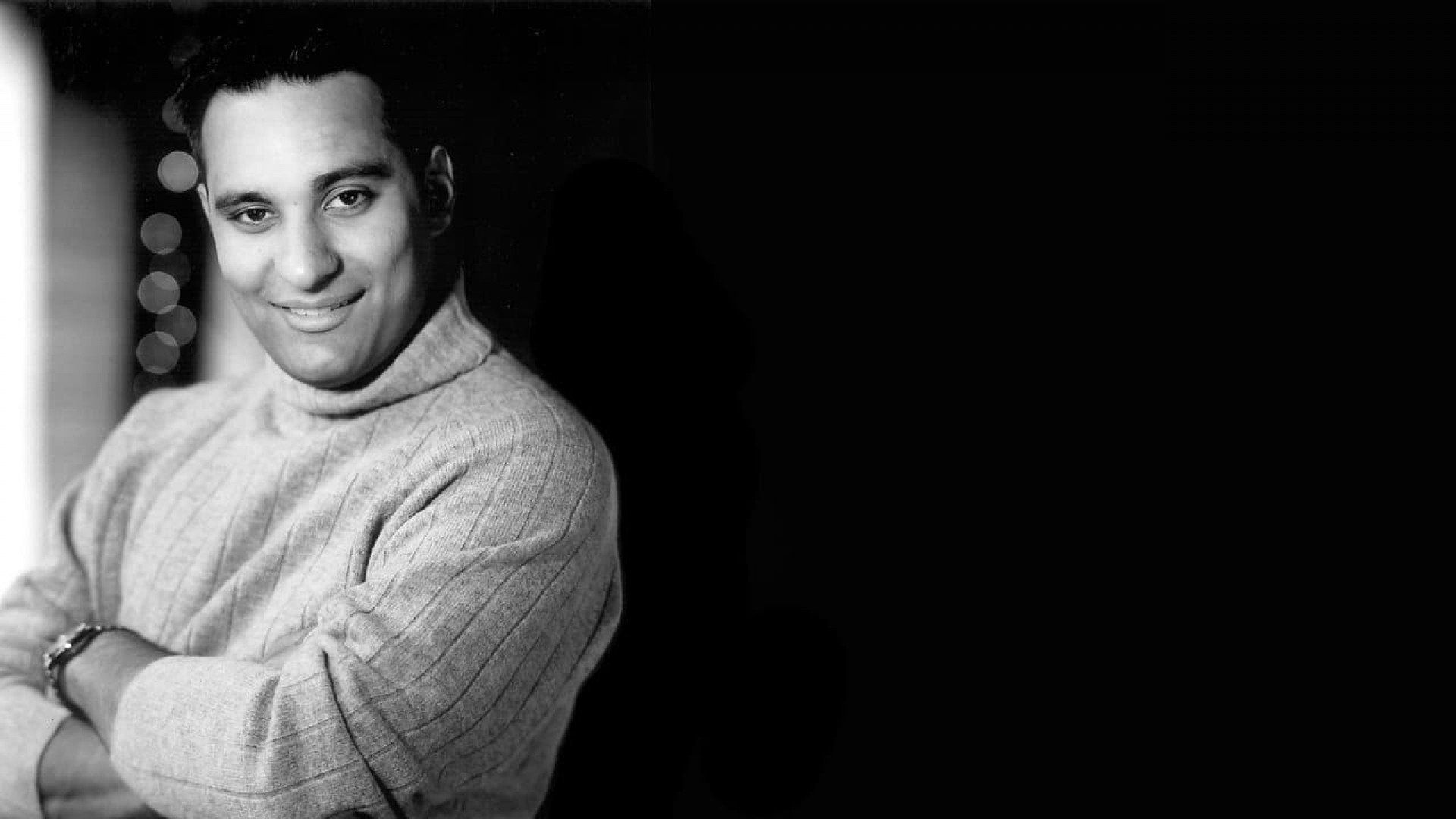 Russell Peters: Outsourced background