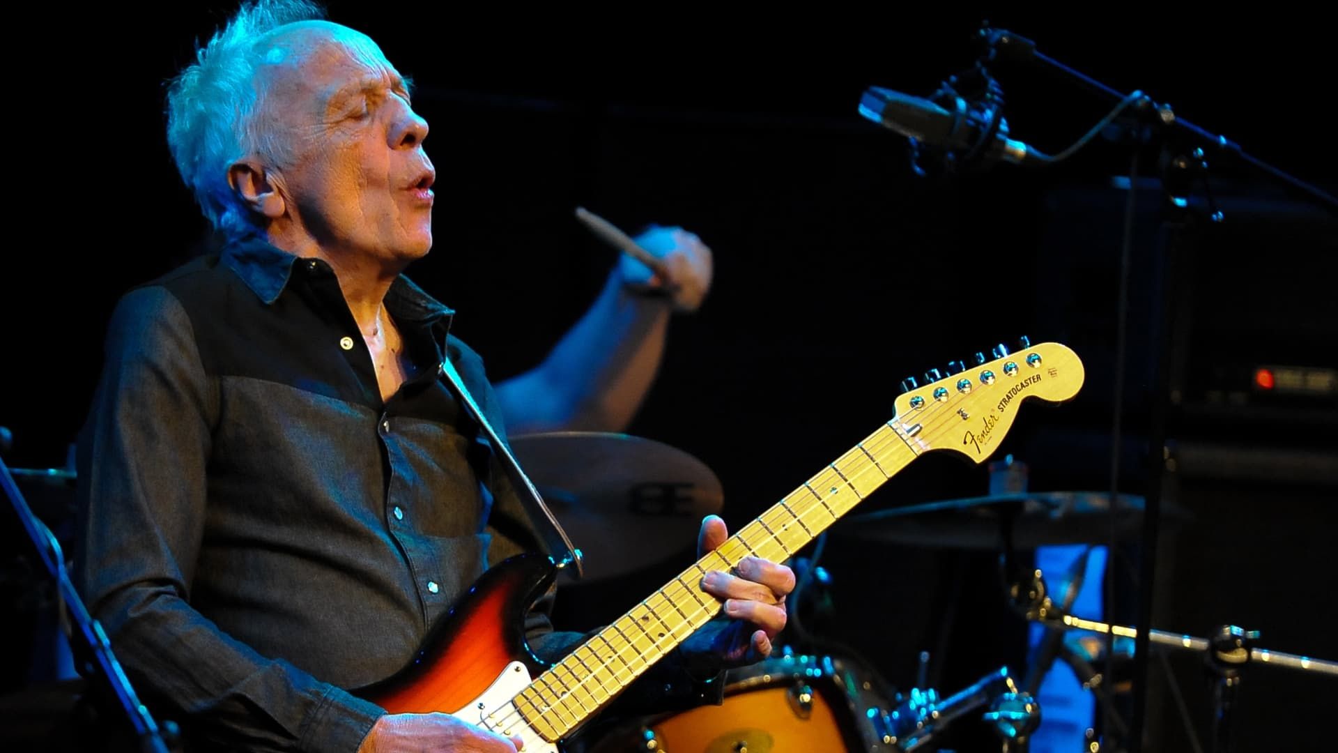 Robin Trower: Living Out of Time - Live! background