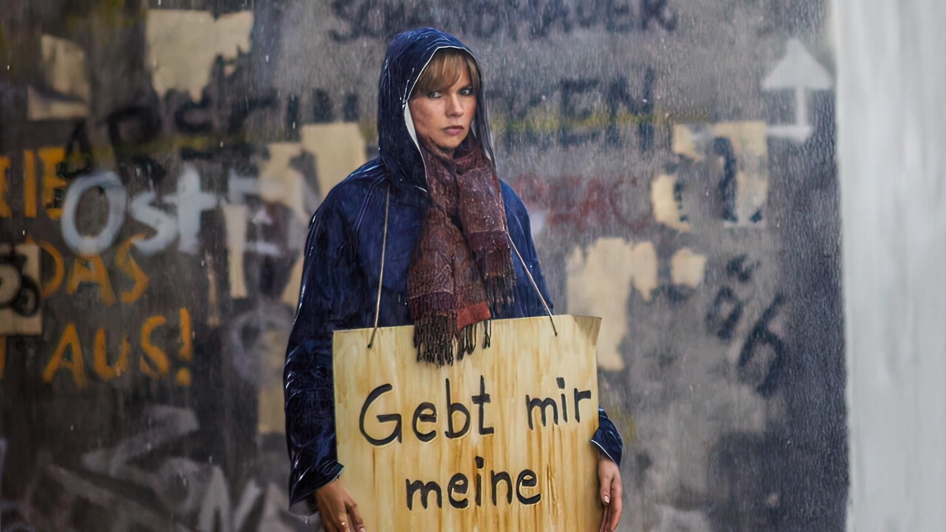 Die Frau vom Checkpoint Charlie background