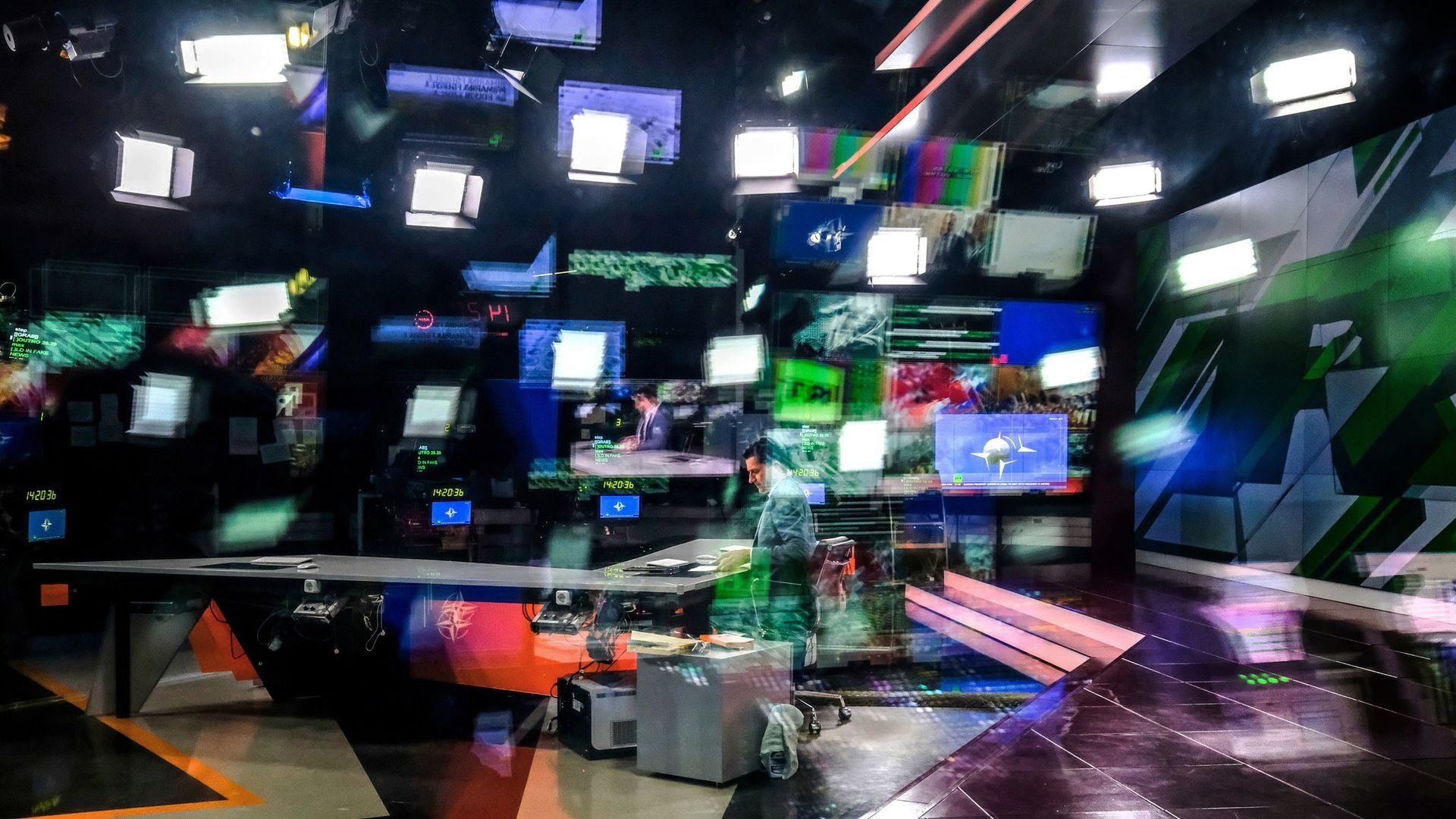 5G Apocalypse: The Extinction Event background