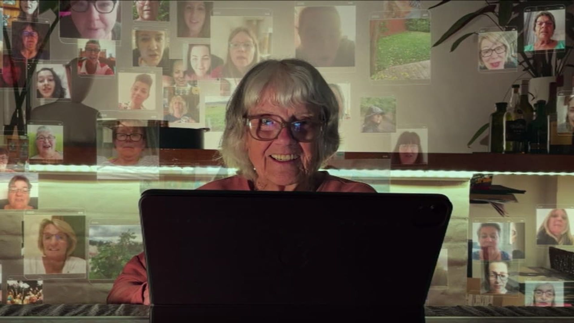 Everybody's Oma background