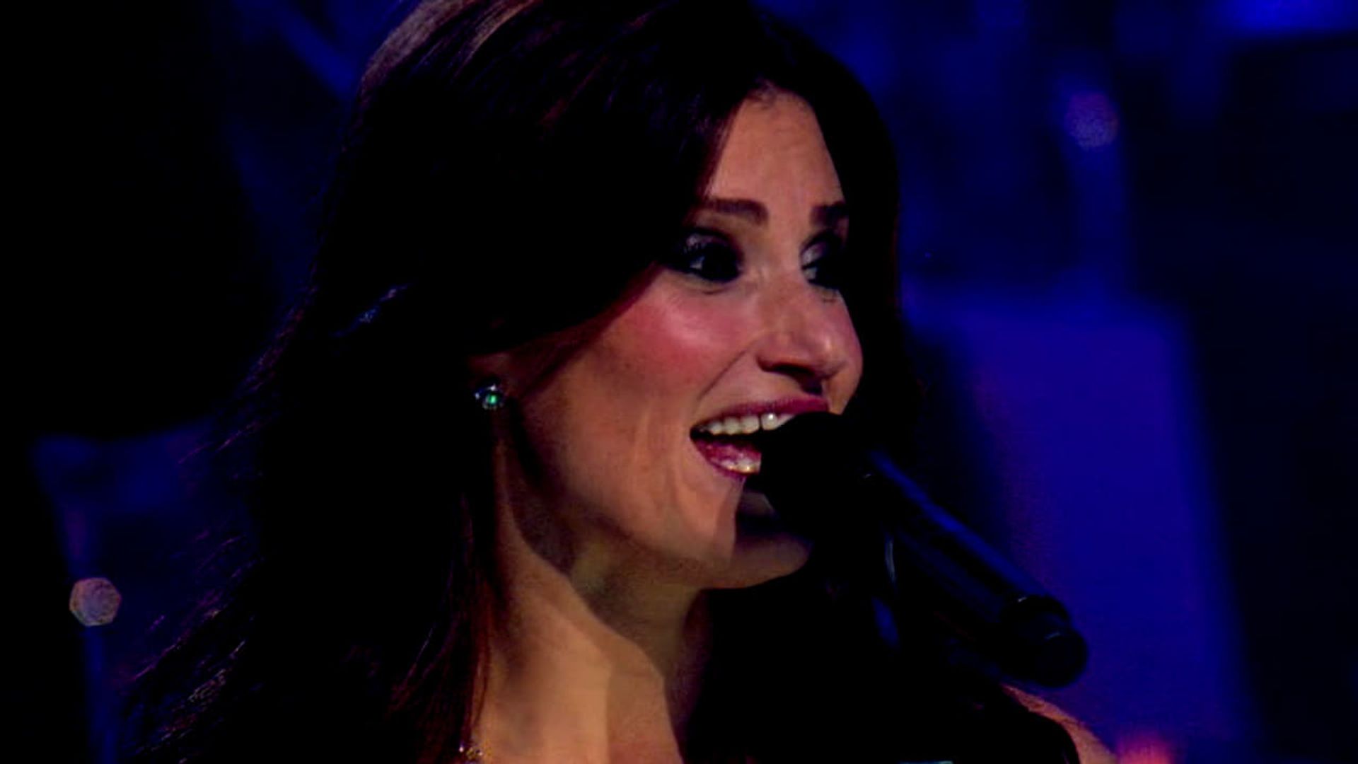 Idina Menzel Live: Barefoot at the Symphony background