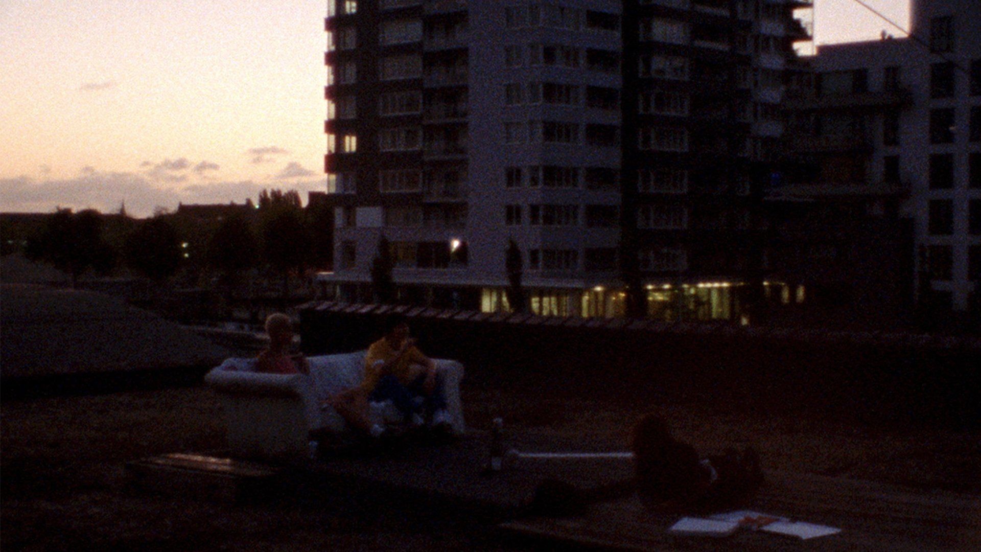 Sunday Nostalgia - Le dimanche des amis background