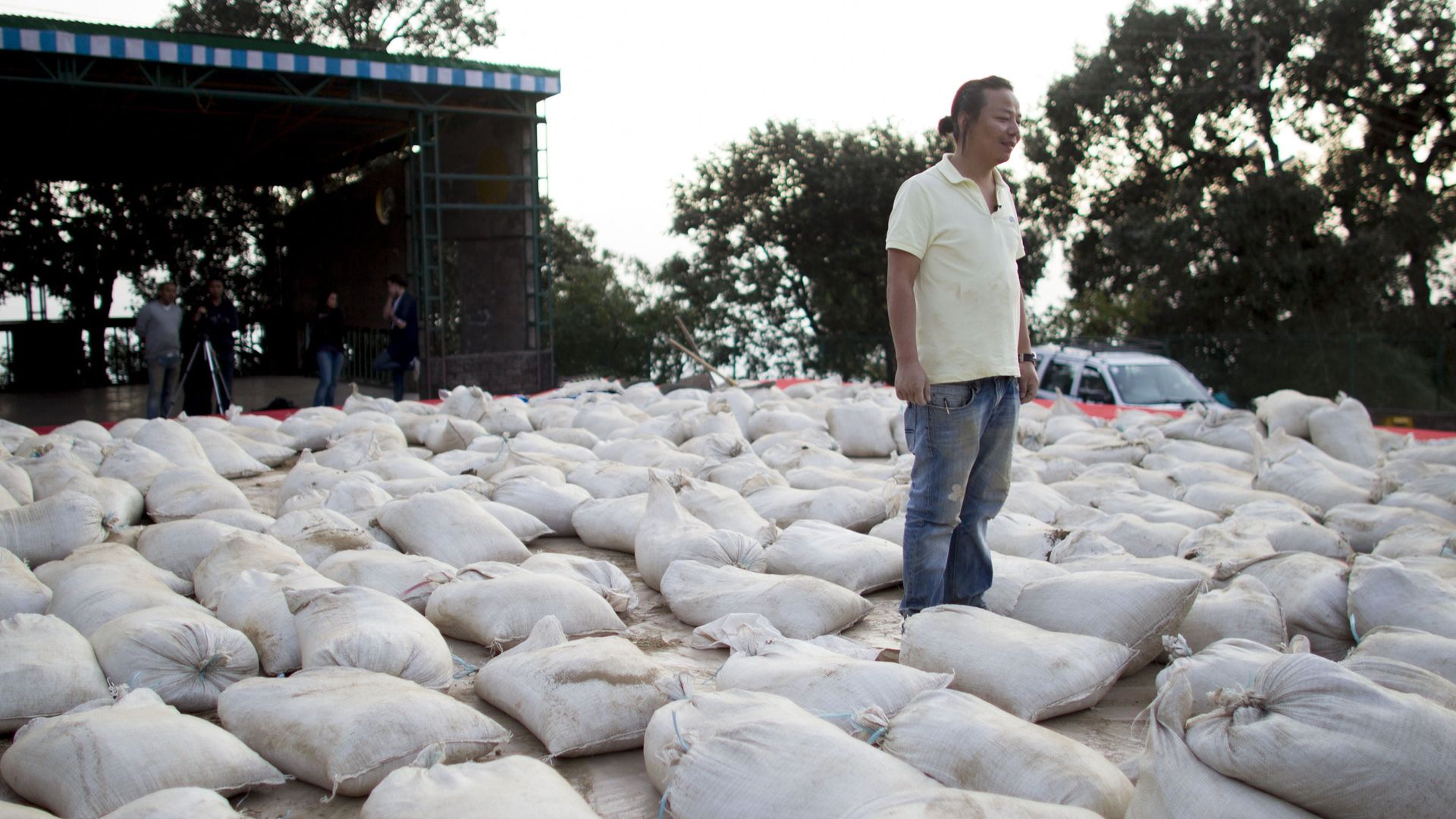 Bringing Tibet Home background