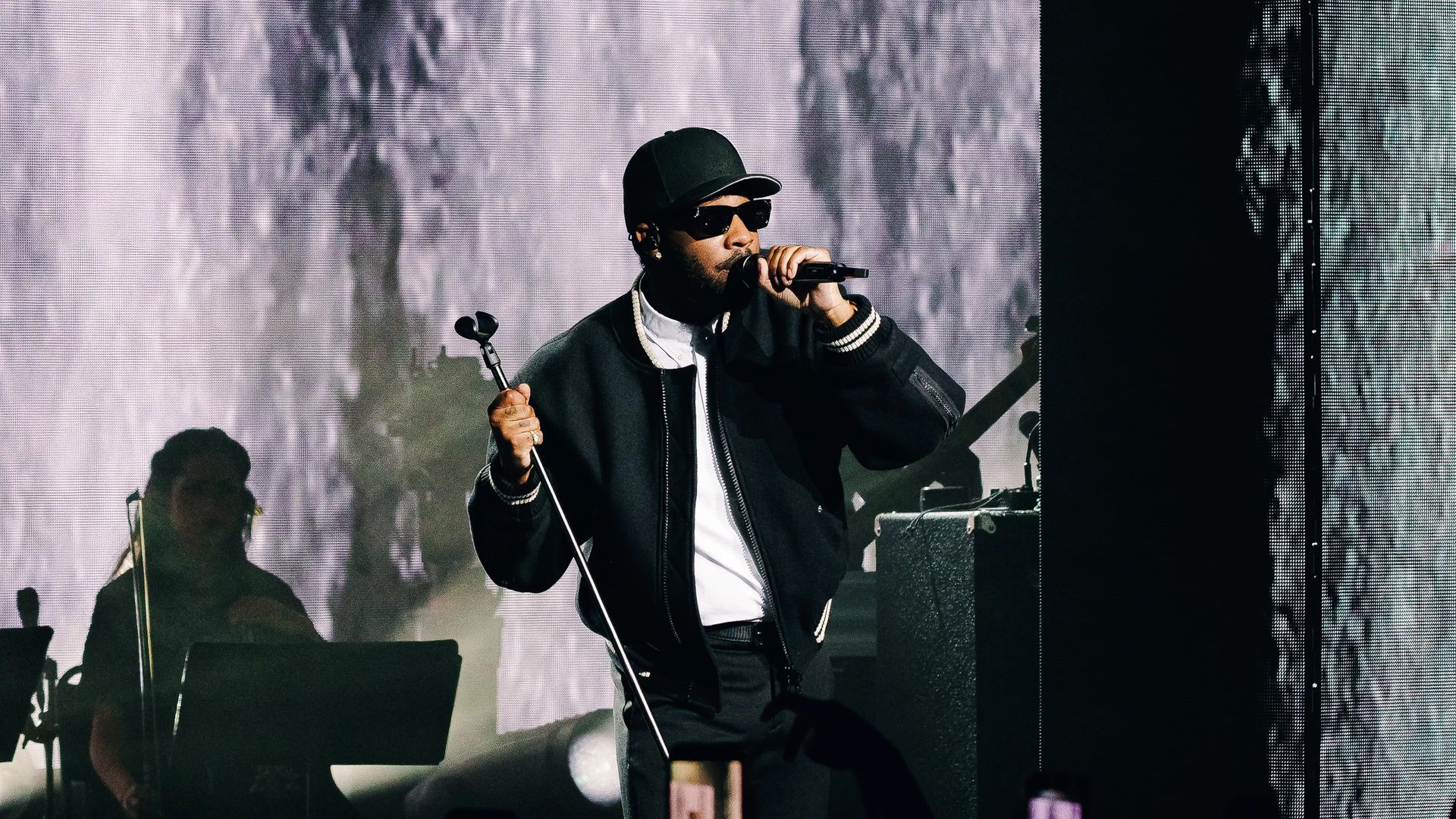 Apple Music Live: Brent Faiyaz background