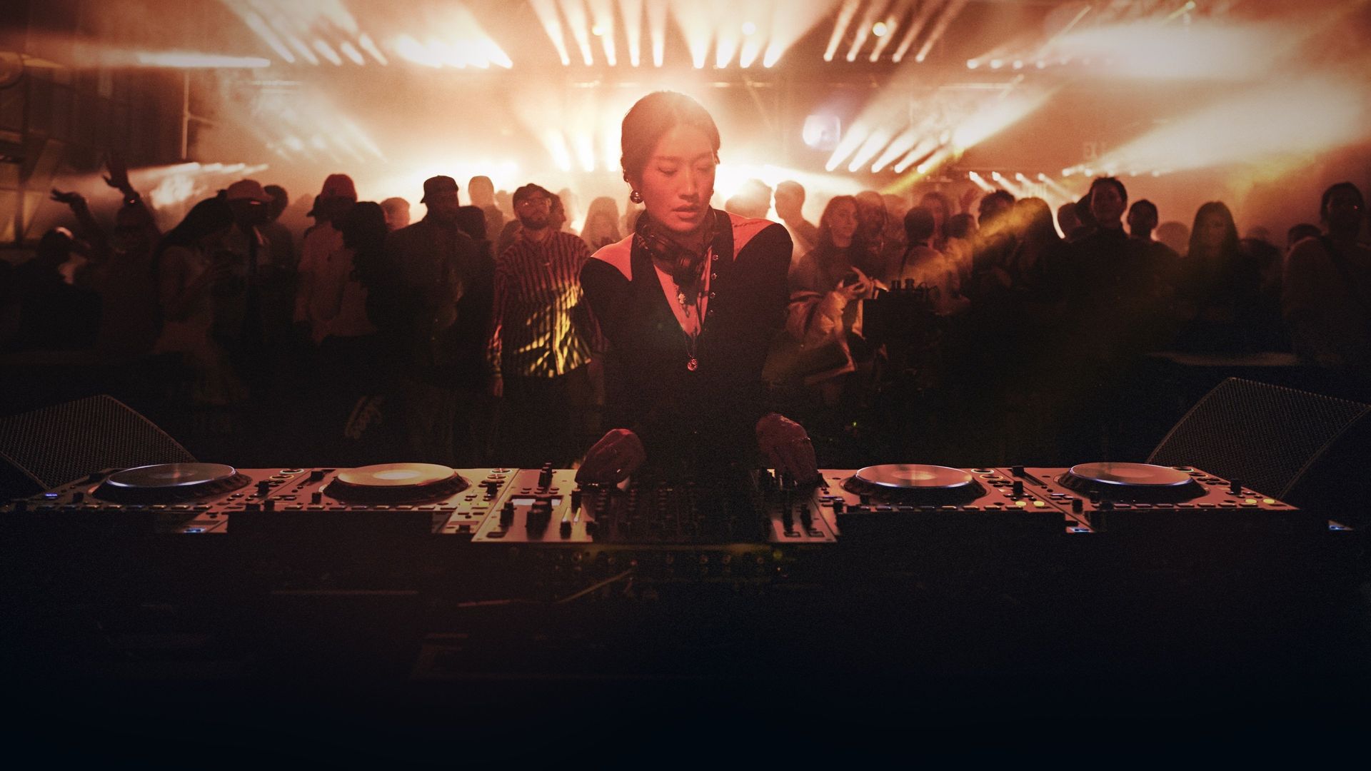 Apple Music Live: NYE 2024 background