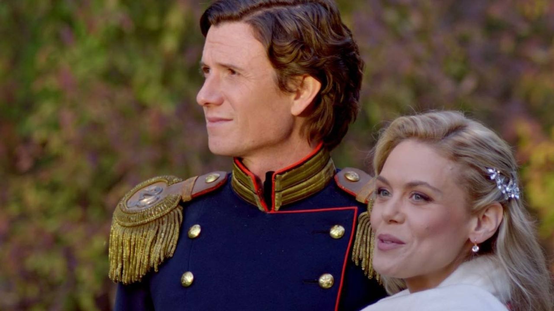 A Royal Christmas Manor background