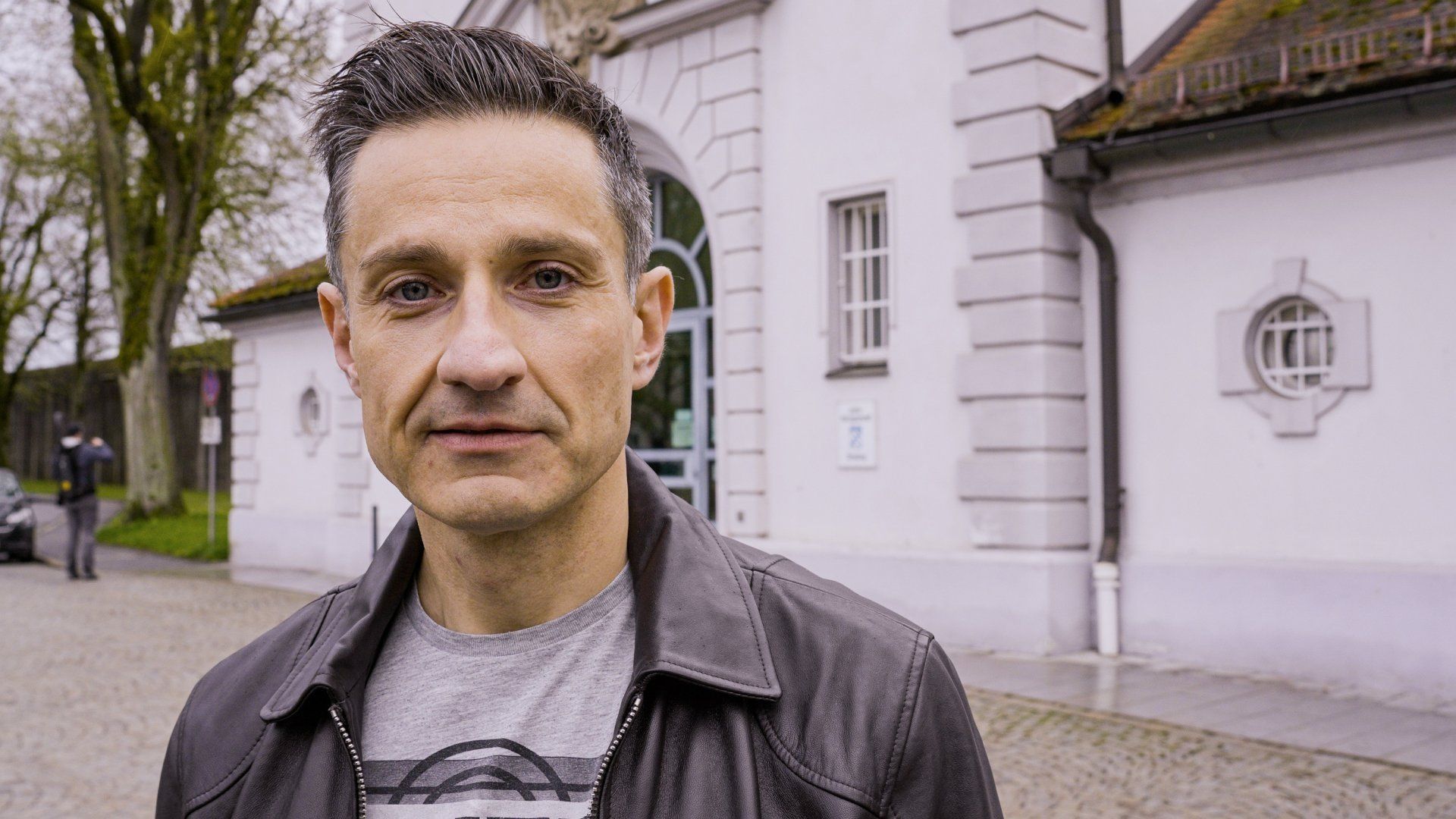 Der Parkhausmord - Wer tötete Charlotte Böhringer? background