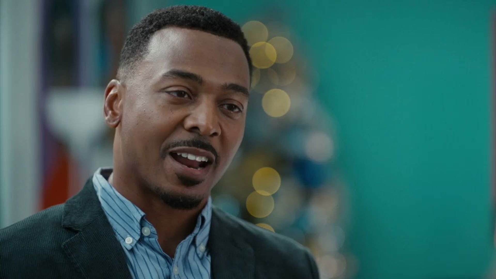 A Very Merry Beauty Salon background