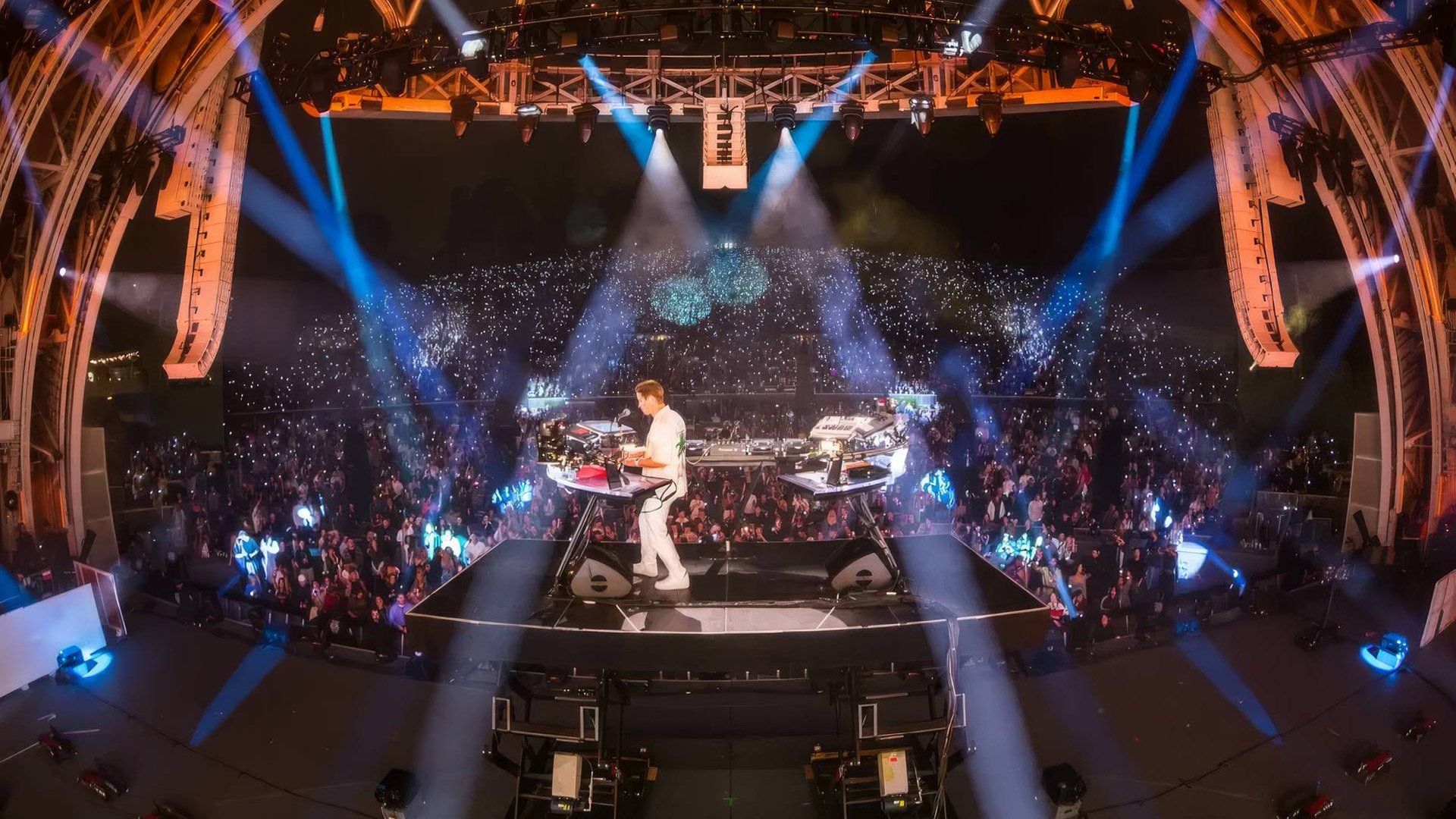 Kygo: Back at the Bowl background