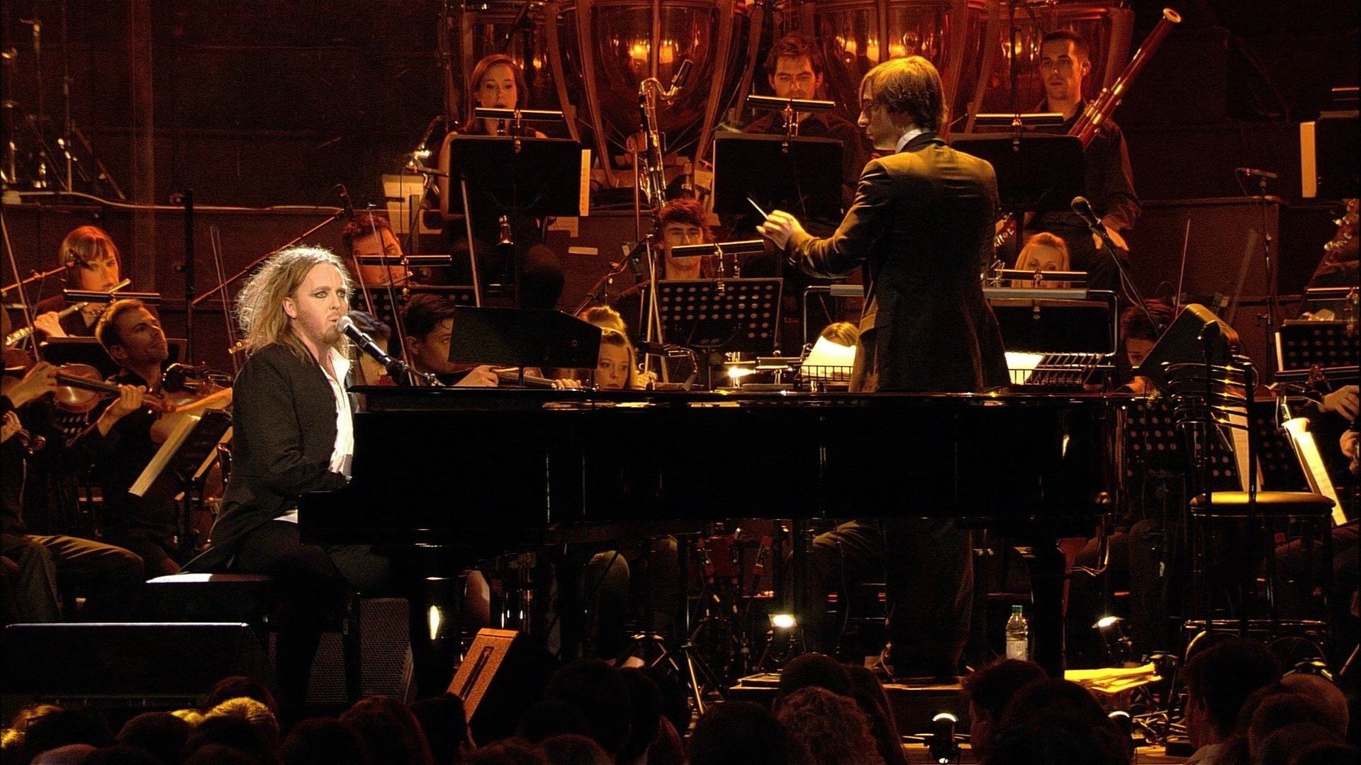 Tim Minchin and the Heritage Orchestra background