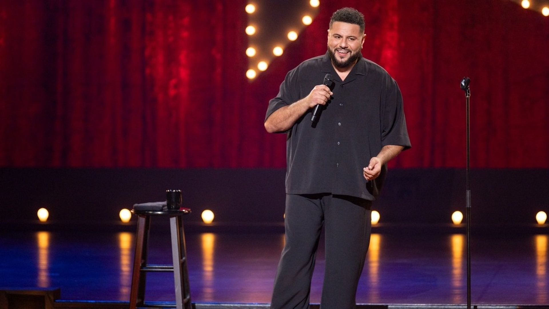 Mo Amer: Wild World background