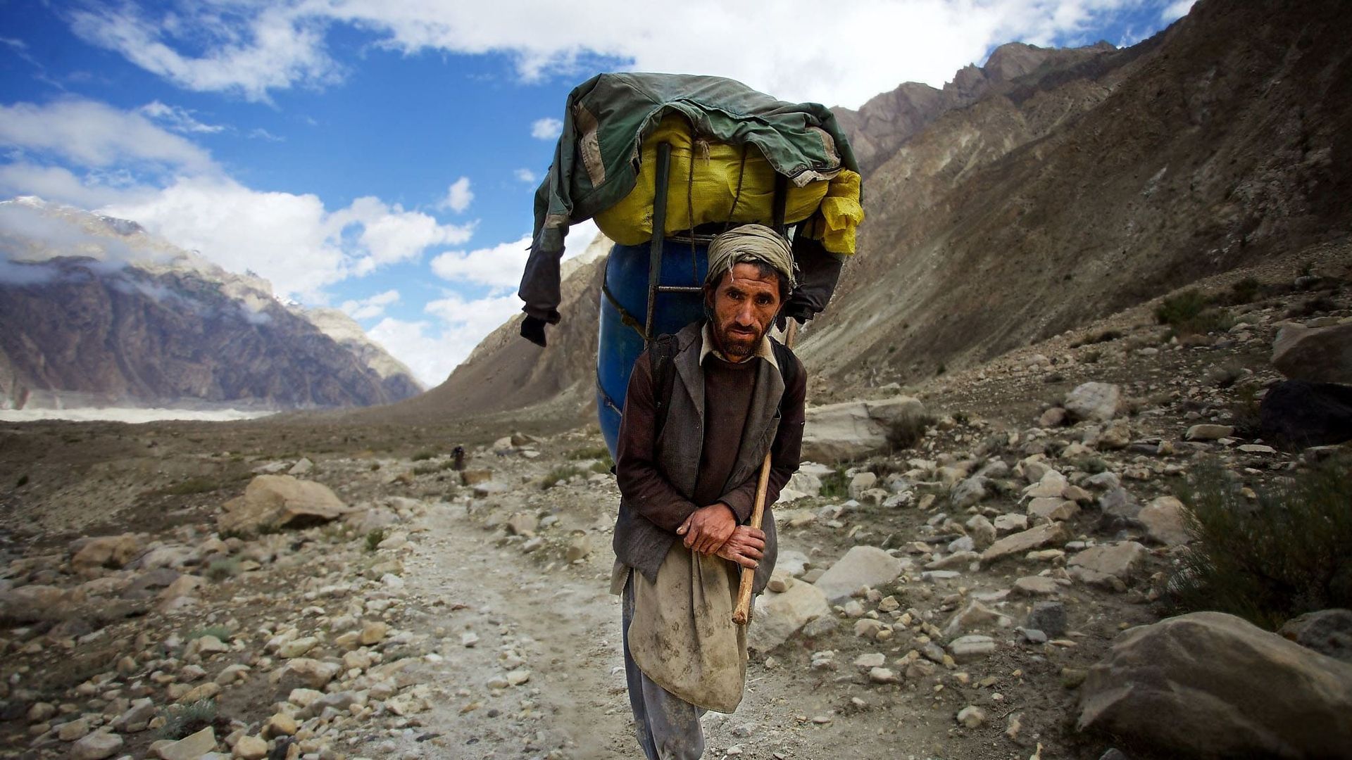 K2 and the Invisible Footmen background