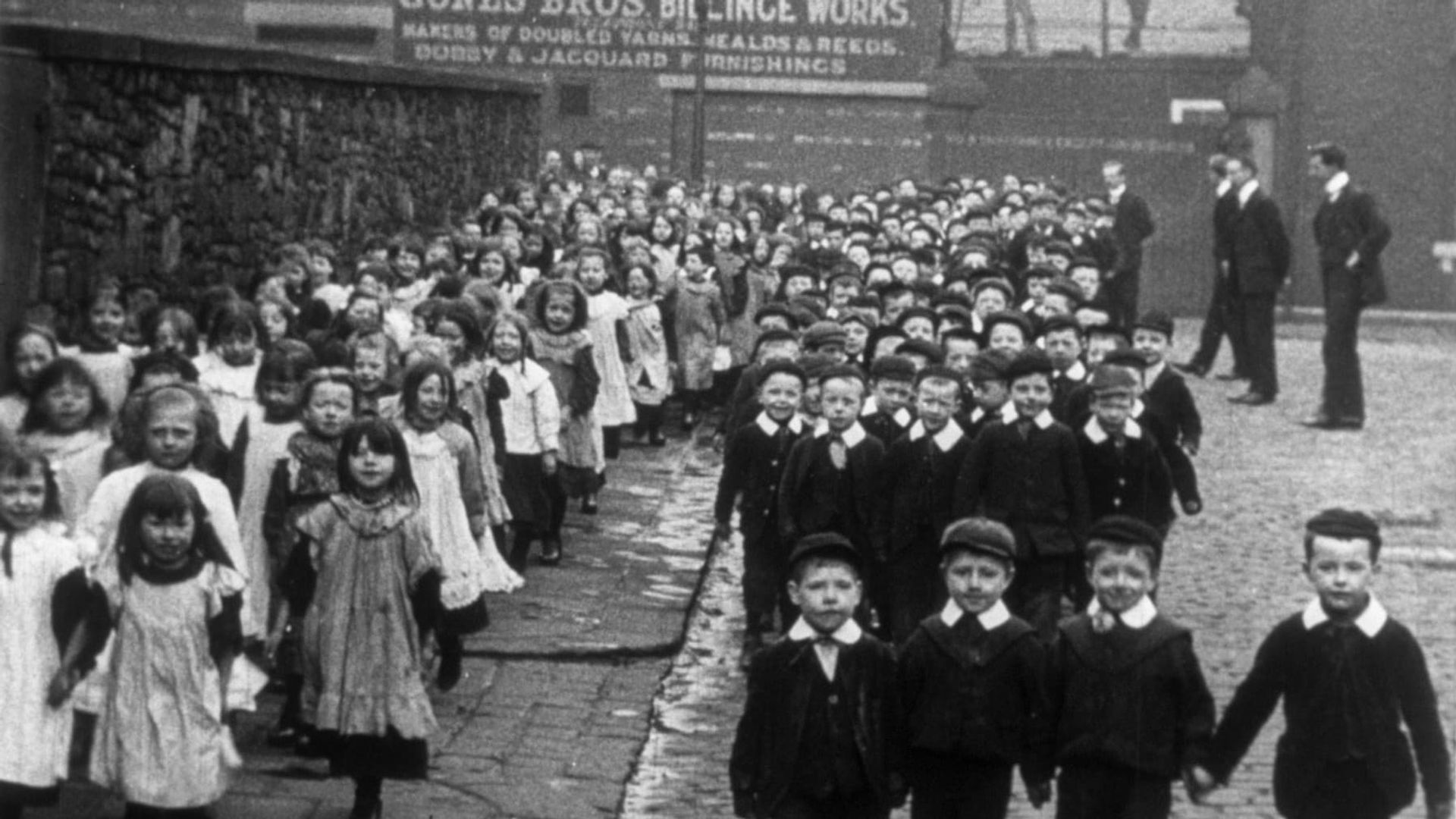 Electric Edwardians: The Lost Films of Mitchell & Kenyon background