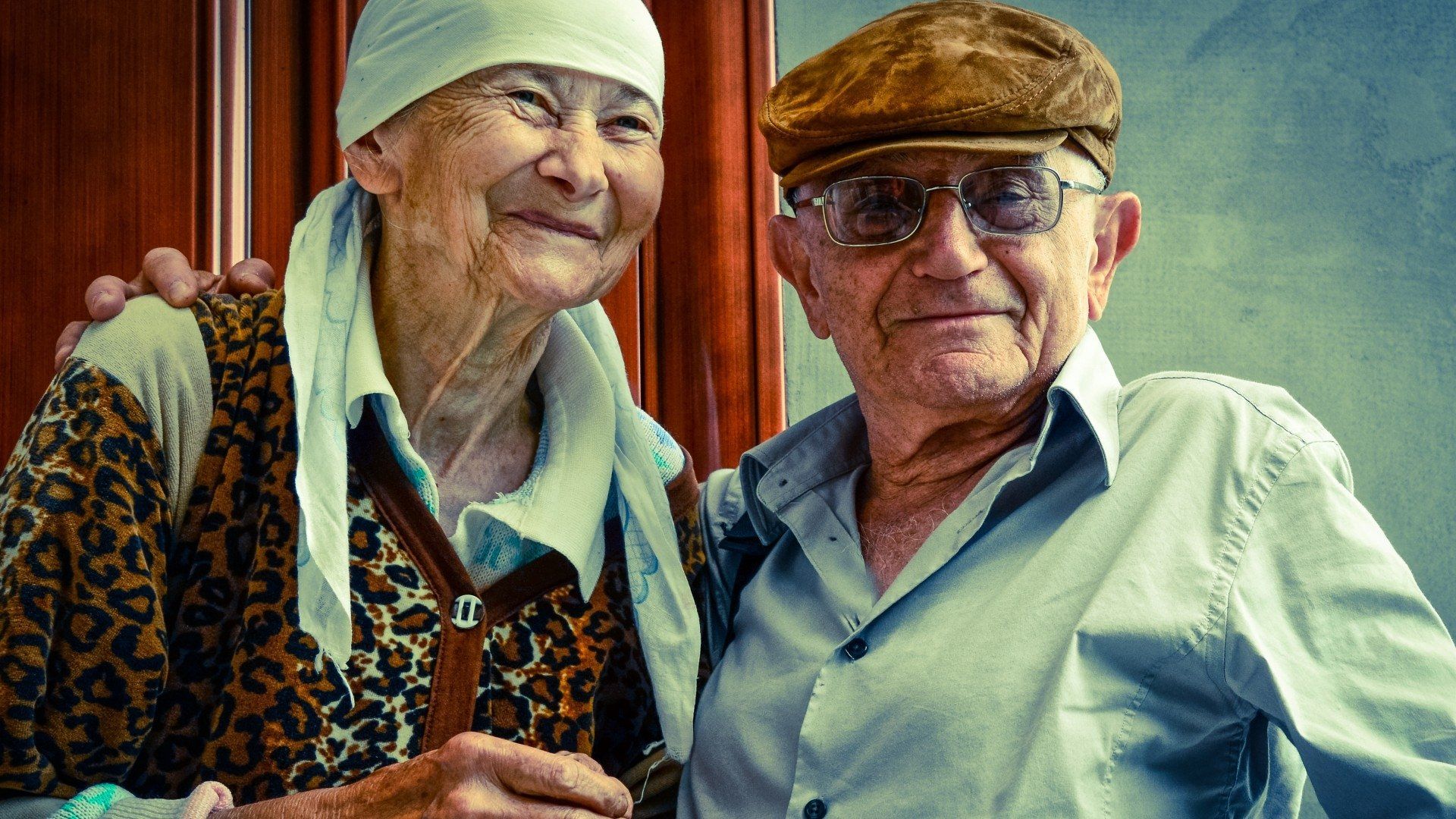 Shimon's Returns background