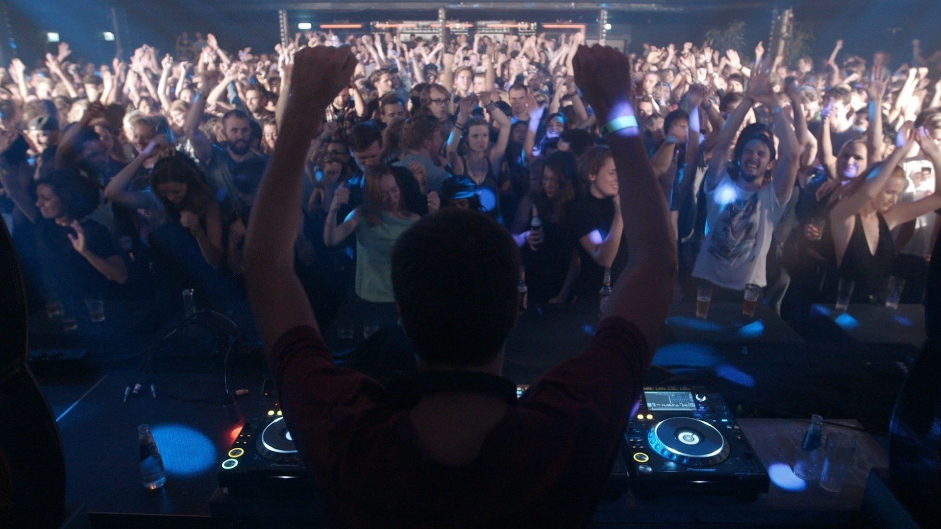 If I Think of Germany at Night background