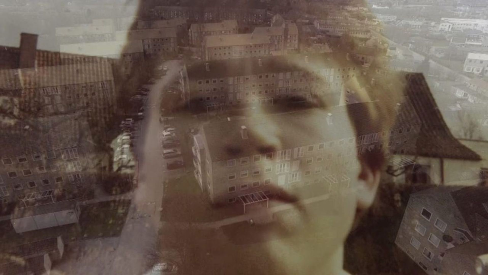 Væbnet med ord & vinger background